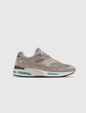 991V2 MADE IN UK "GREY"