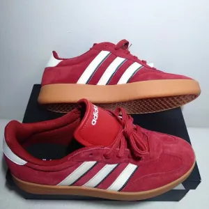 Adidas Men's Size 10.5 Sports BARREDA JP7098 Burgundy Tennis Skateboard New