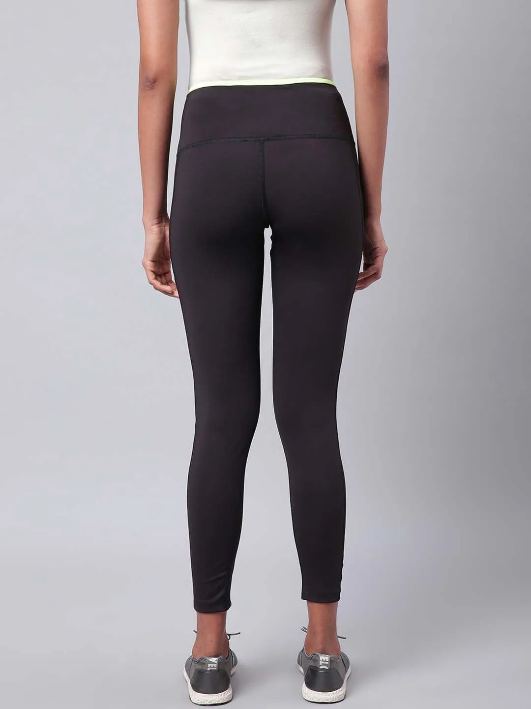 Alcis Women Black Drytech  Solid Cropped Training Tights
