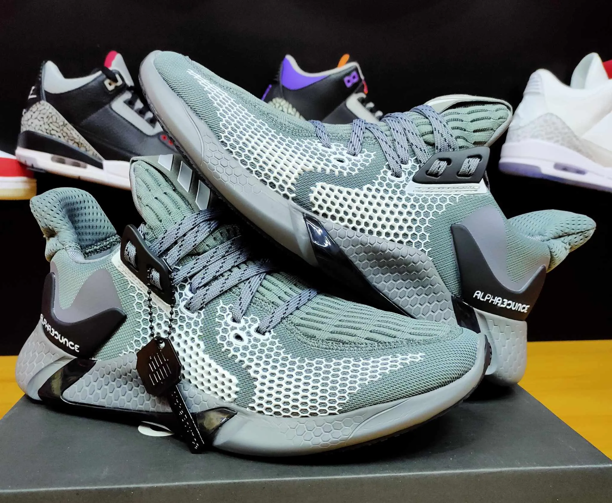 Alpha Bounce Instinct "Gray"