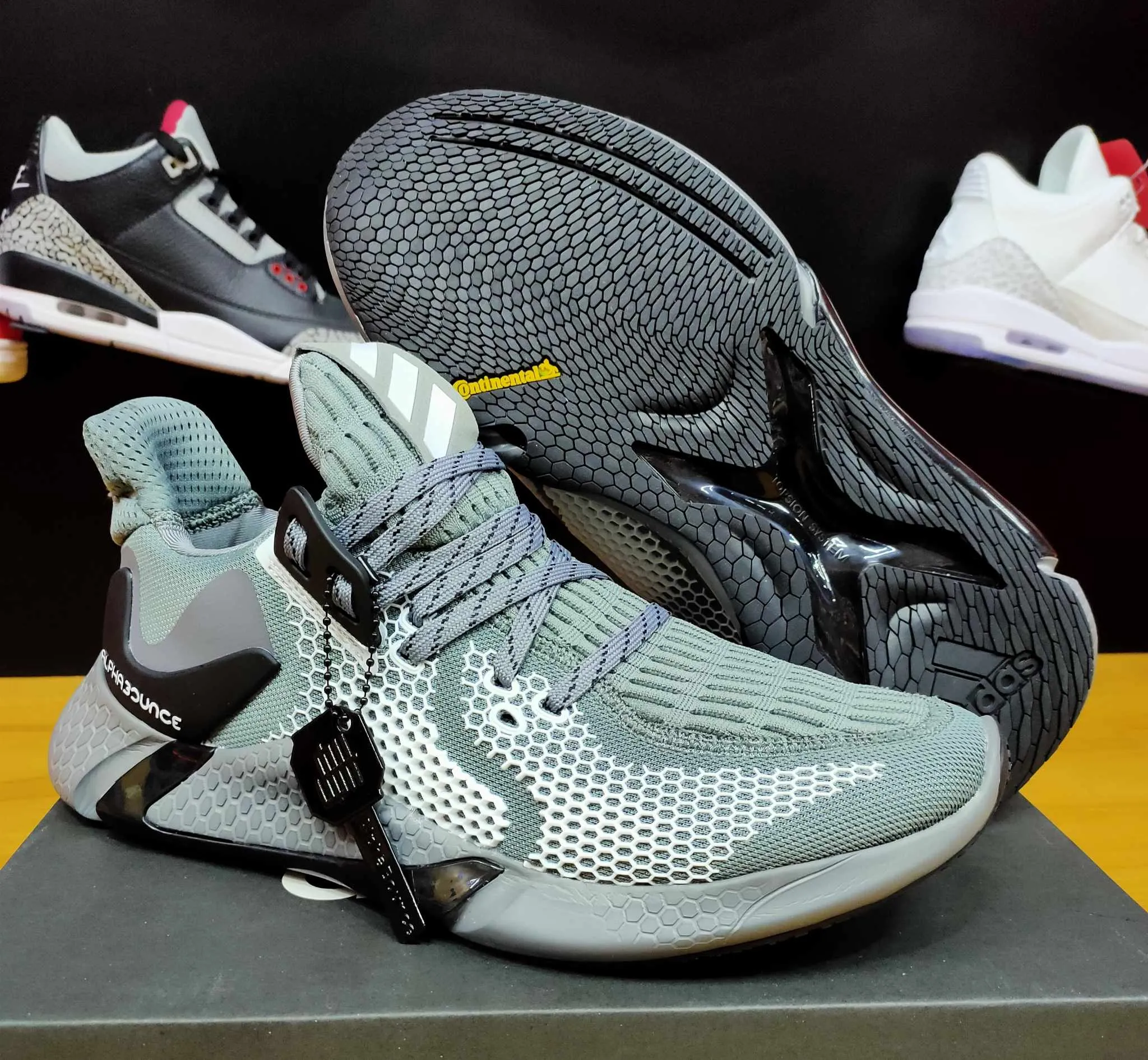 Alpha Bounce Instinct "Gray"
