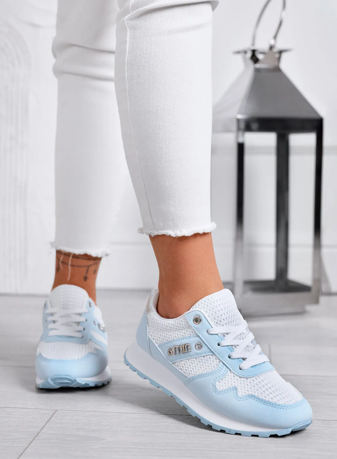 ARMIDA - Sneakers Azzurre Sportive con Inserti in tessuto e Dettagli argento
