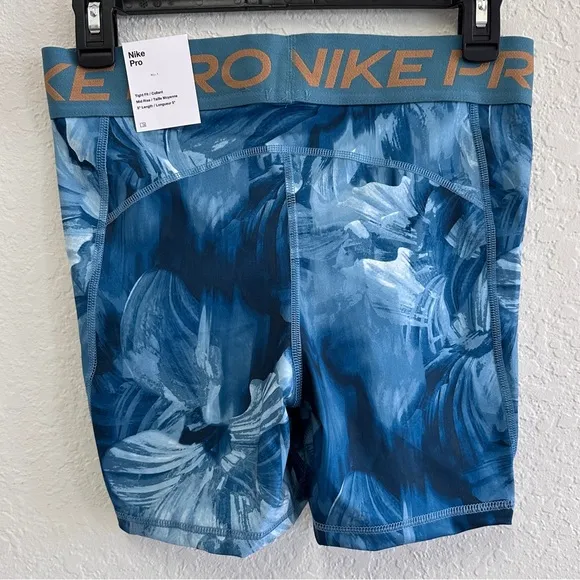 Bundle Nike Pro Women's 5&quot; Shorts &amp; Swoosh Medium-Support Padded Sports Bra