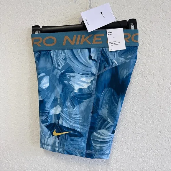 Bundle Nike Pro Women's 5&quot; Shorts &amp; Swoosh Medium-Support Padded Sports Bra