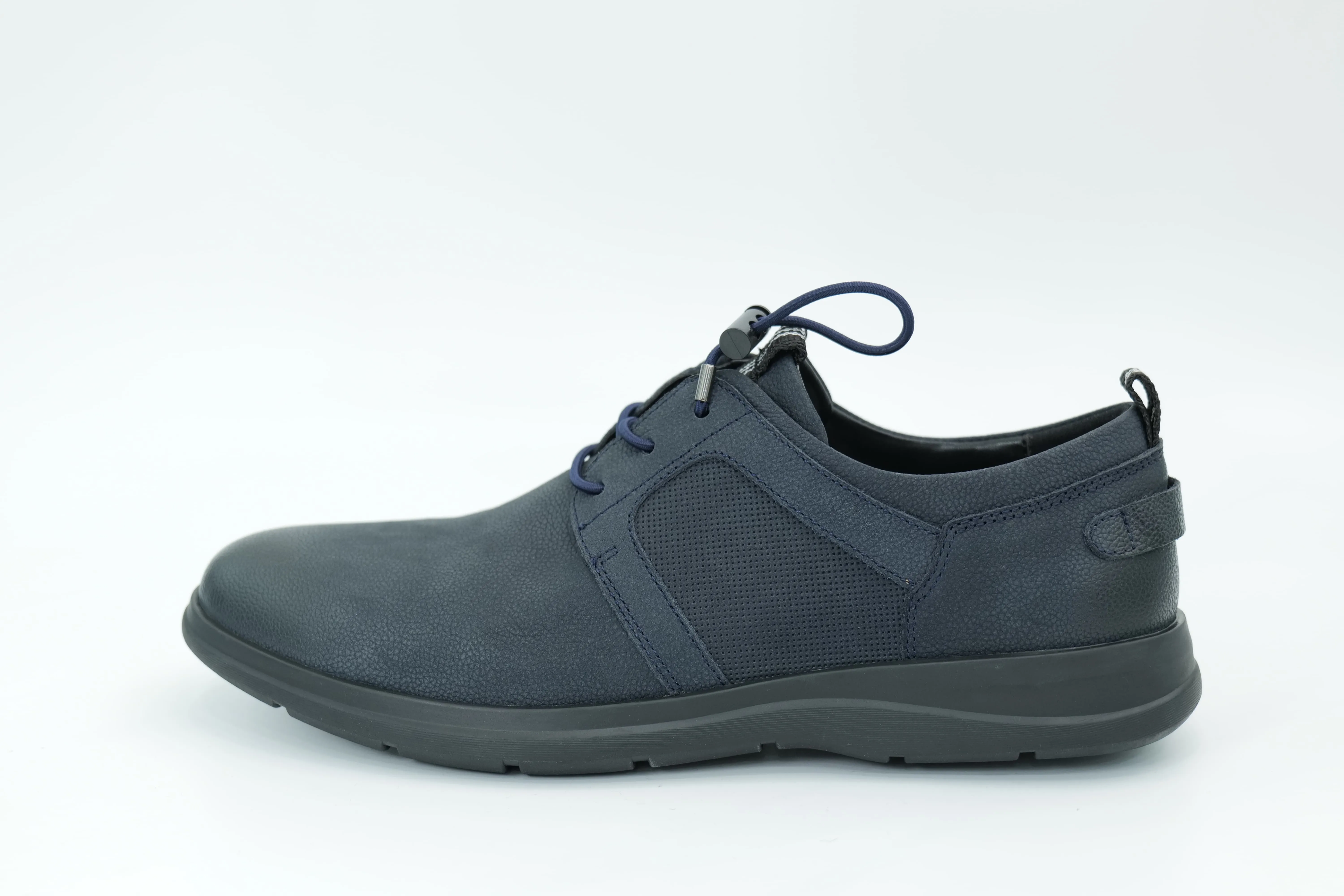 Casual shoes