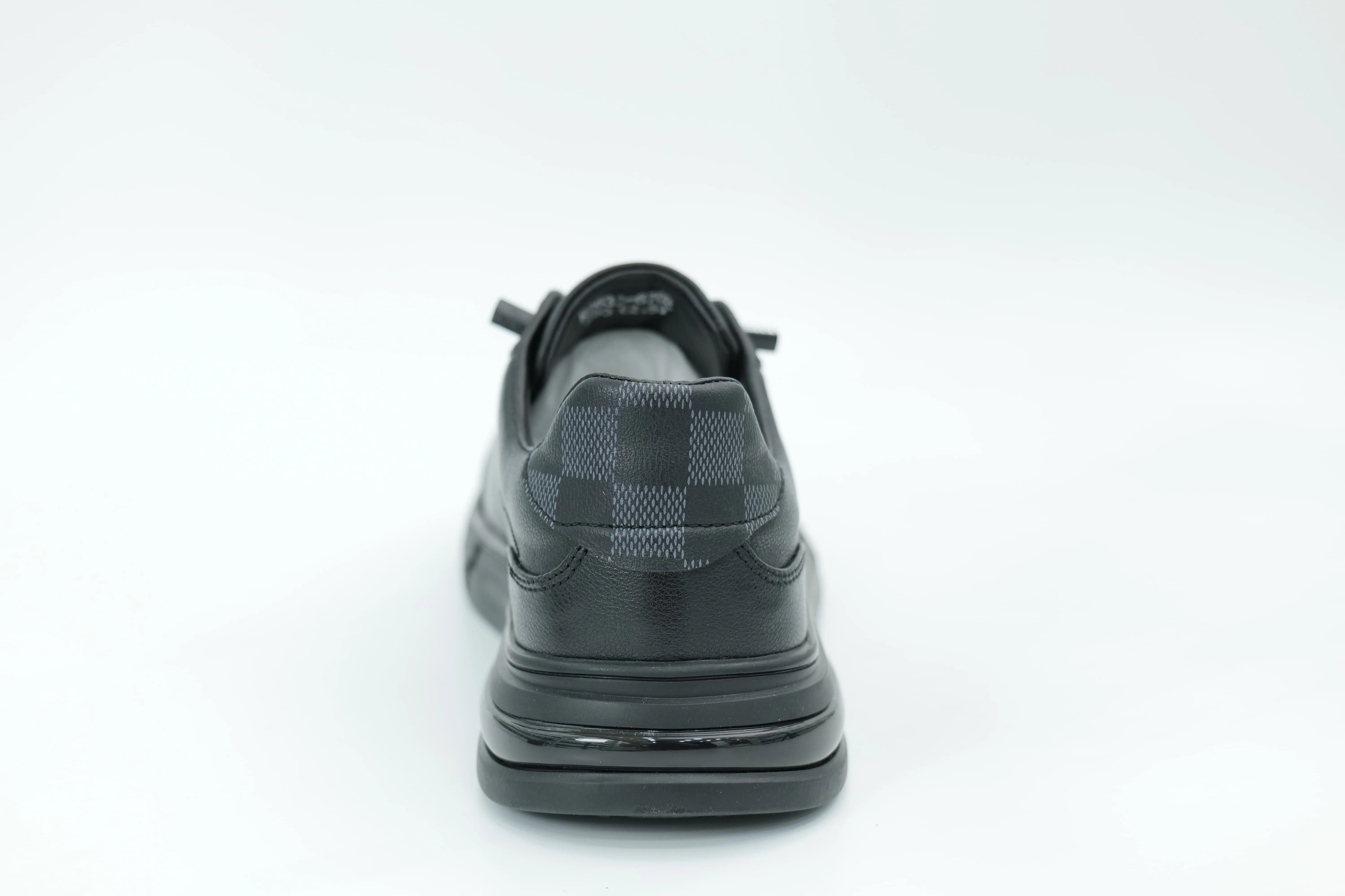 Casual sneakers