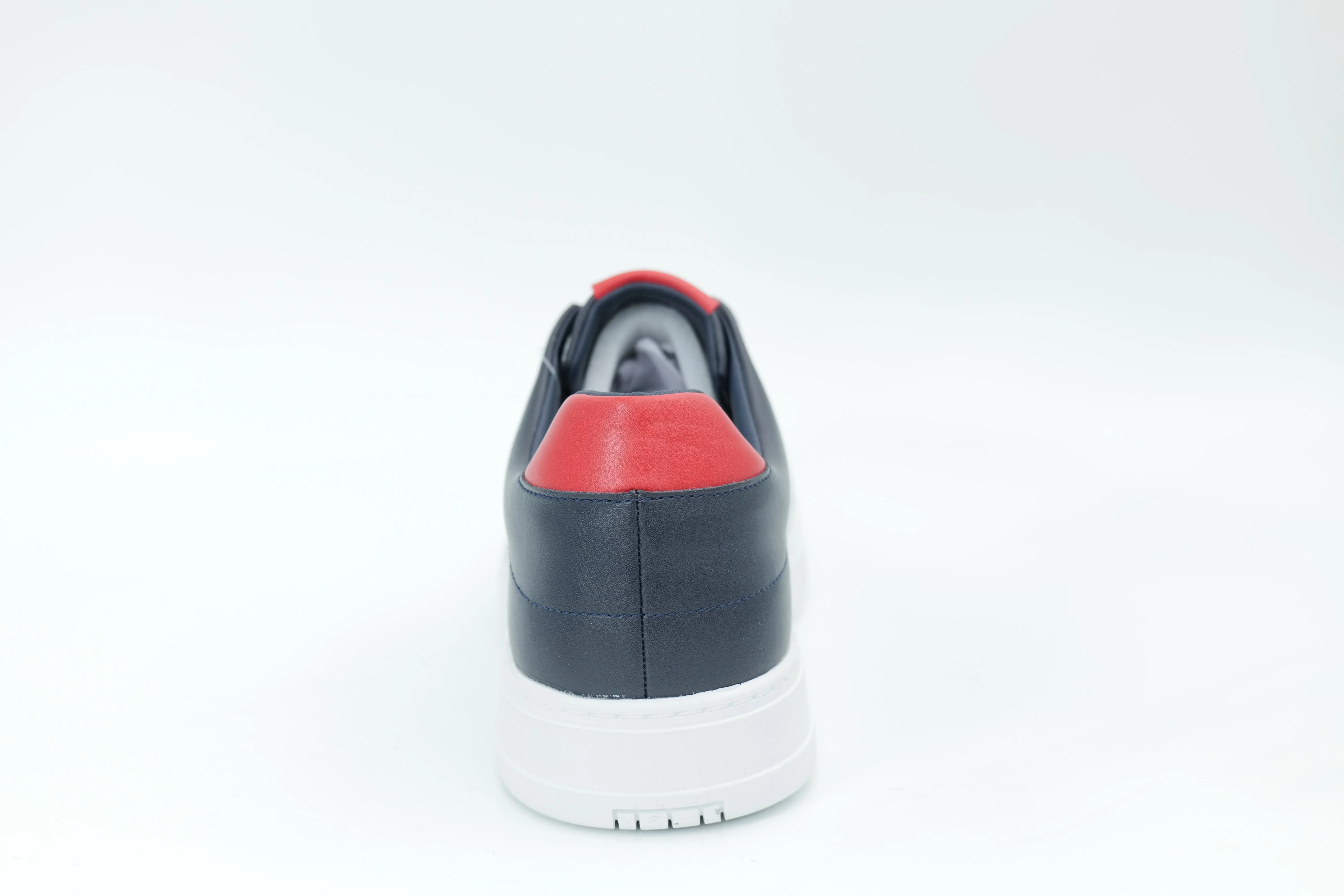 Casual sneakers