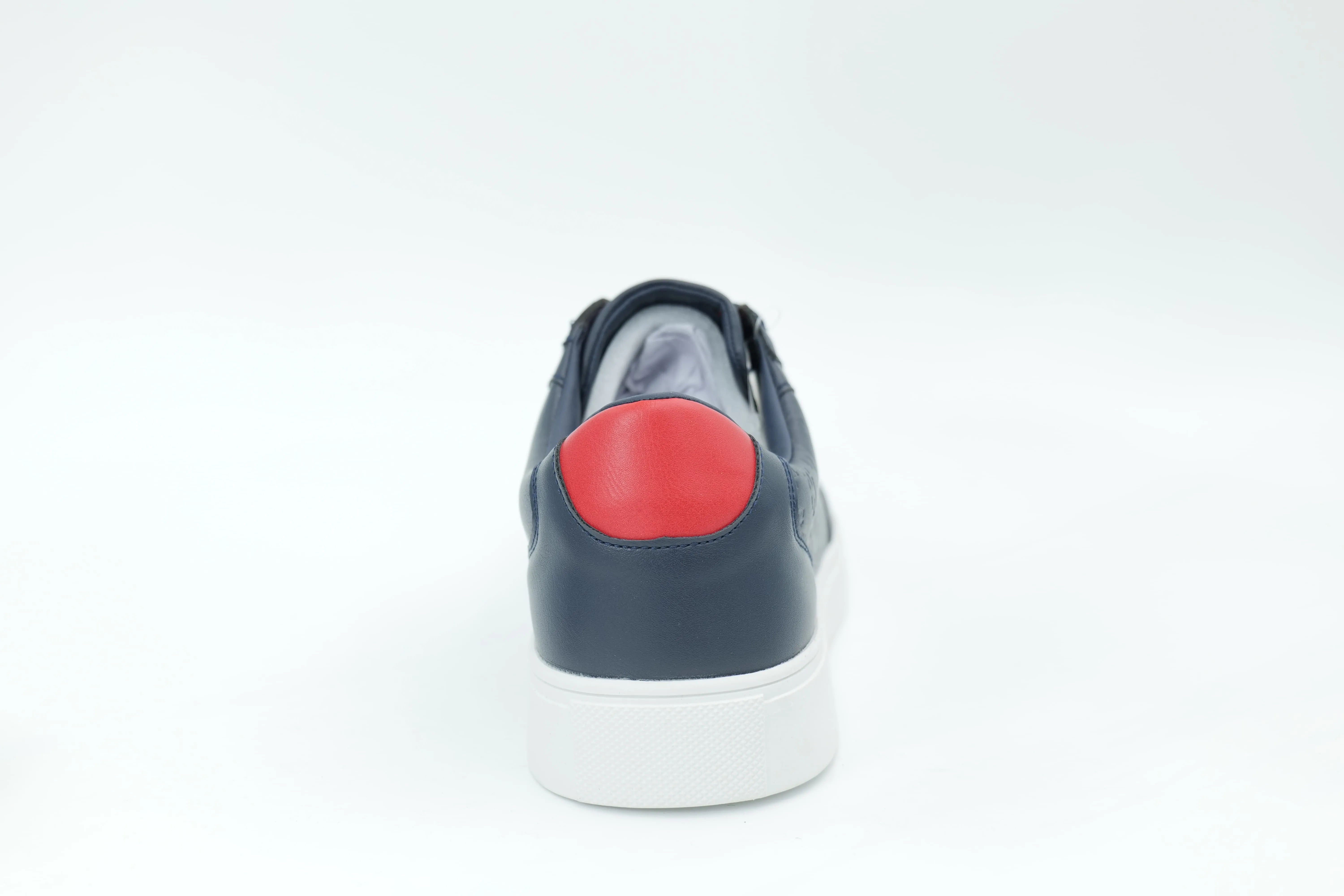 Casual sneakers