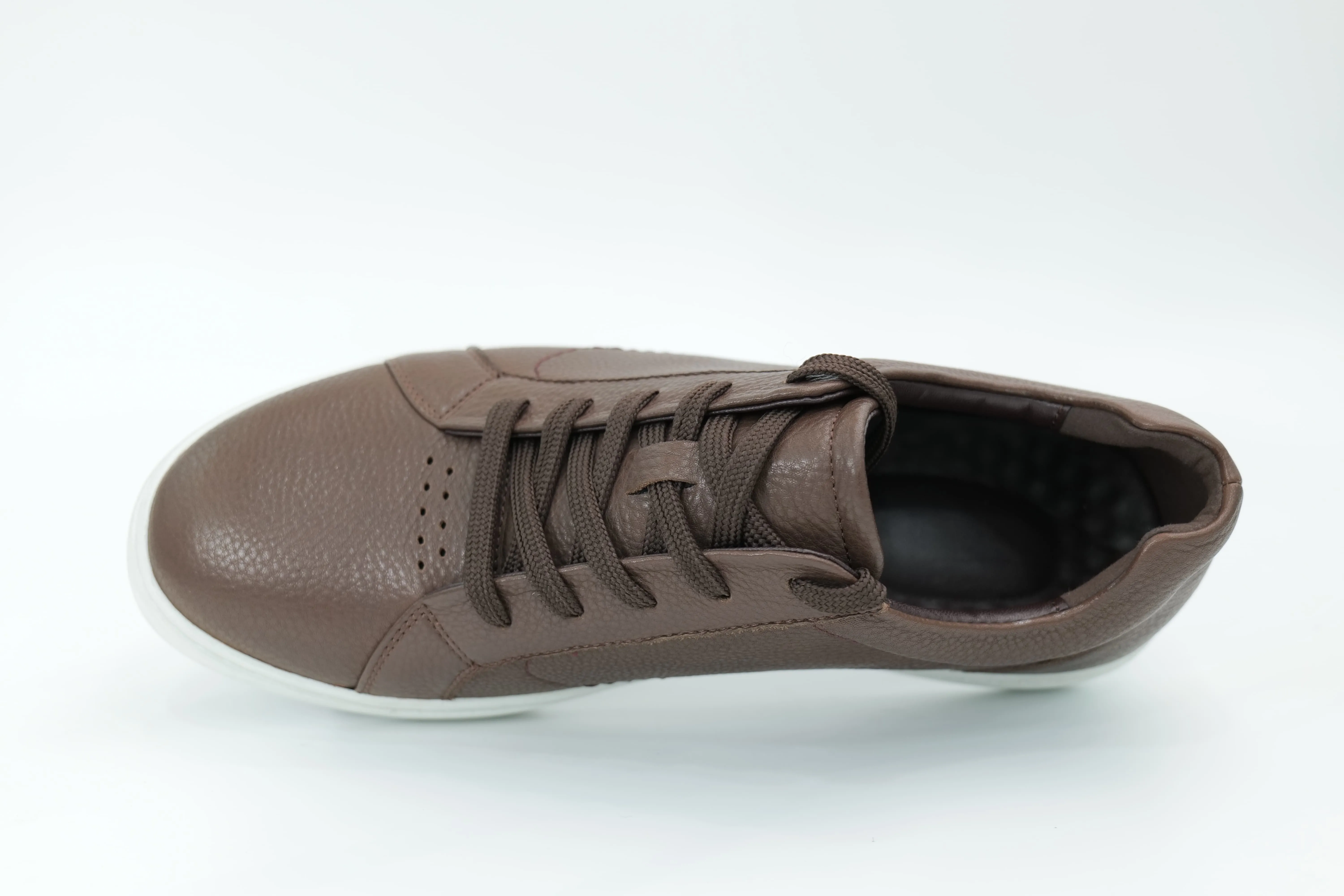 Casual sneakers