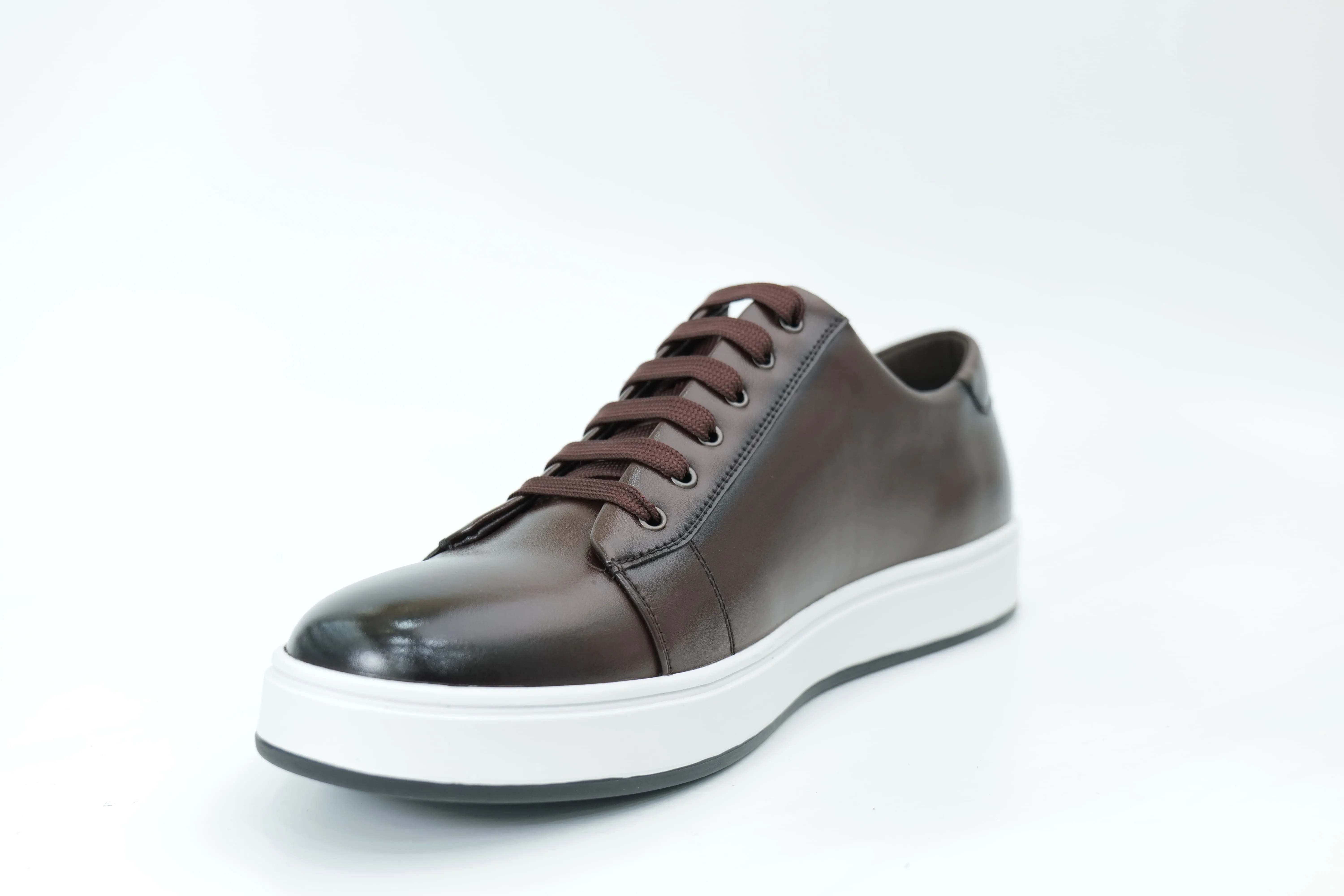 Casual sneakers