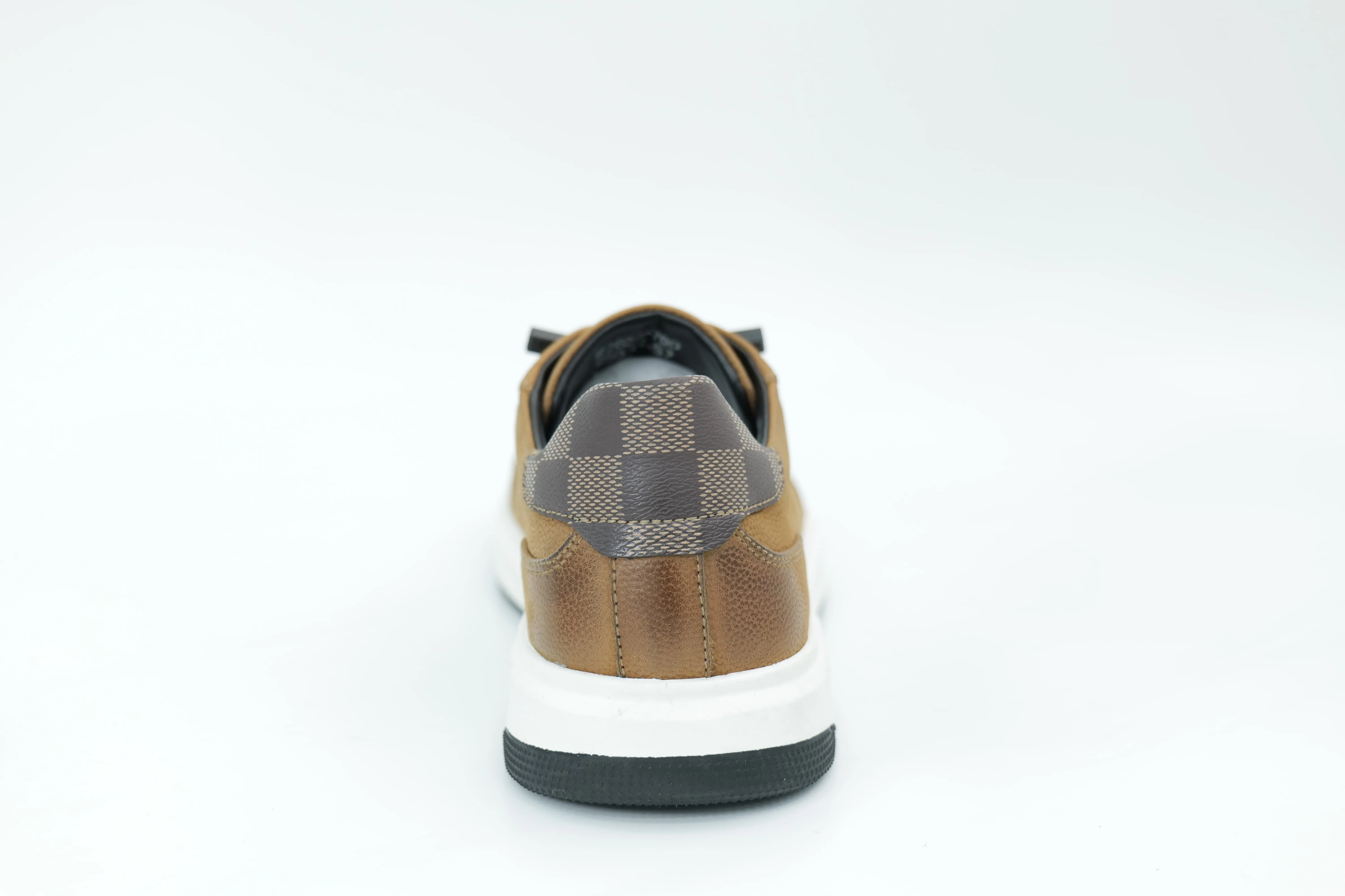 Casual sneakers