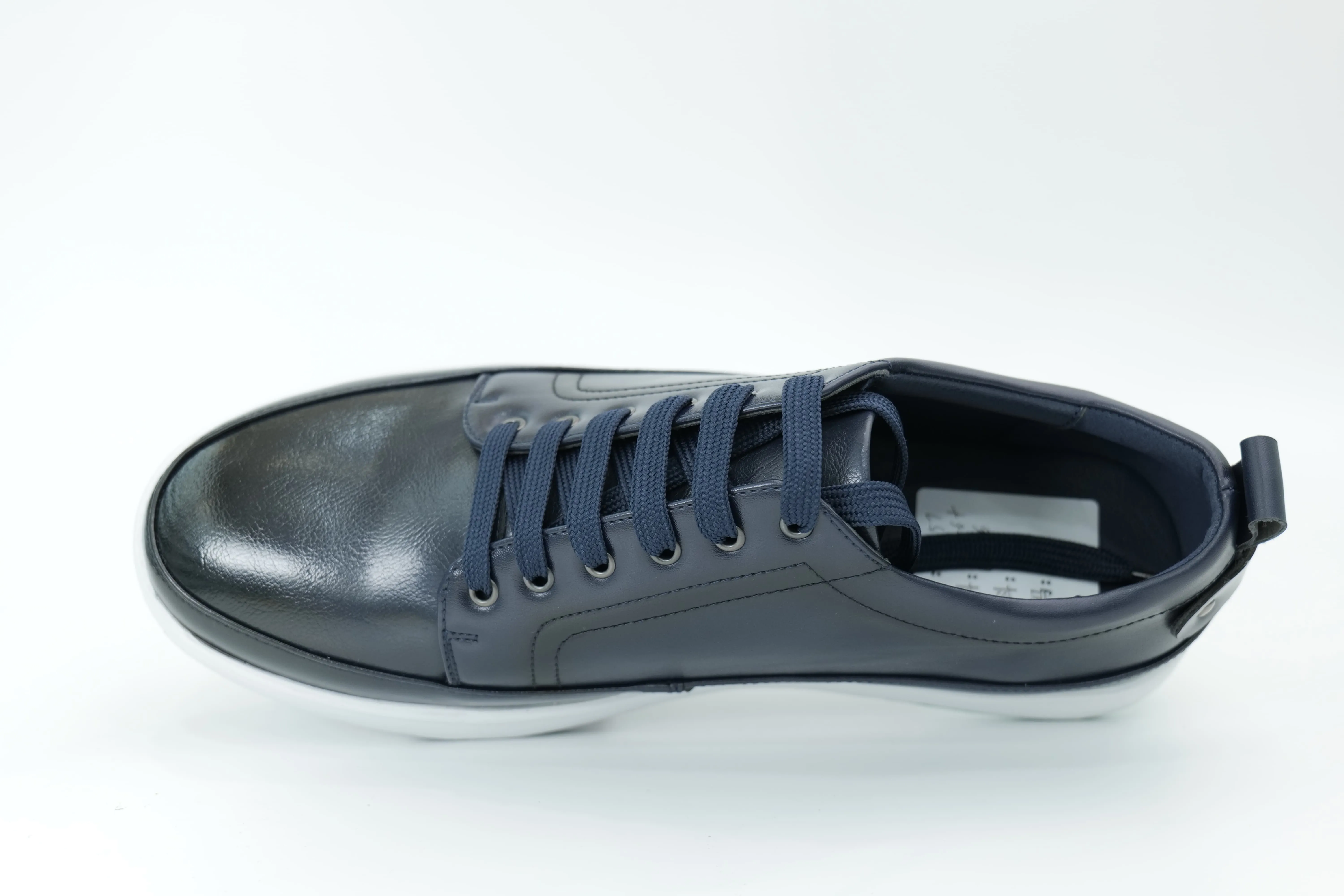 Casual sneakers