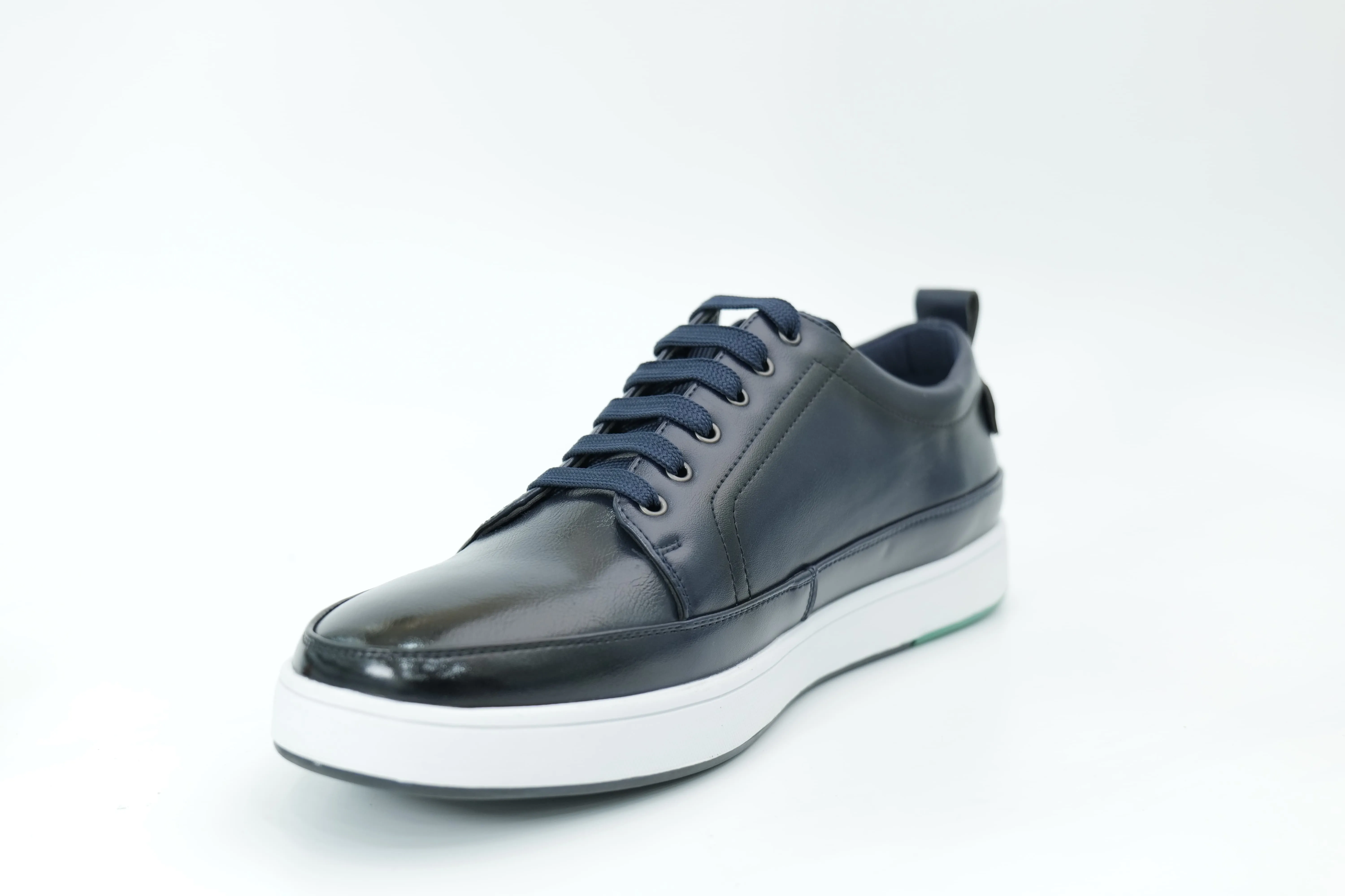 Casual sneakers