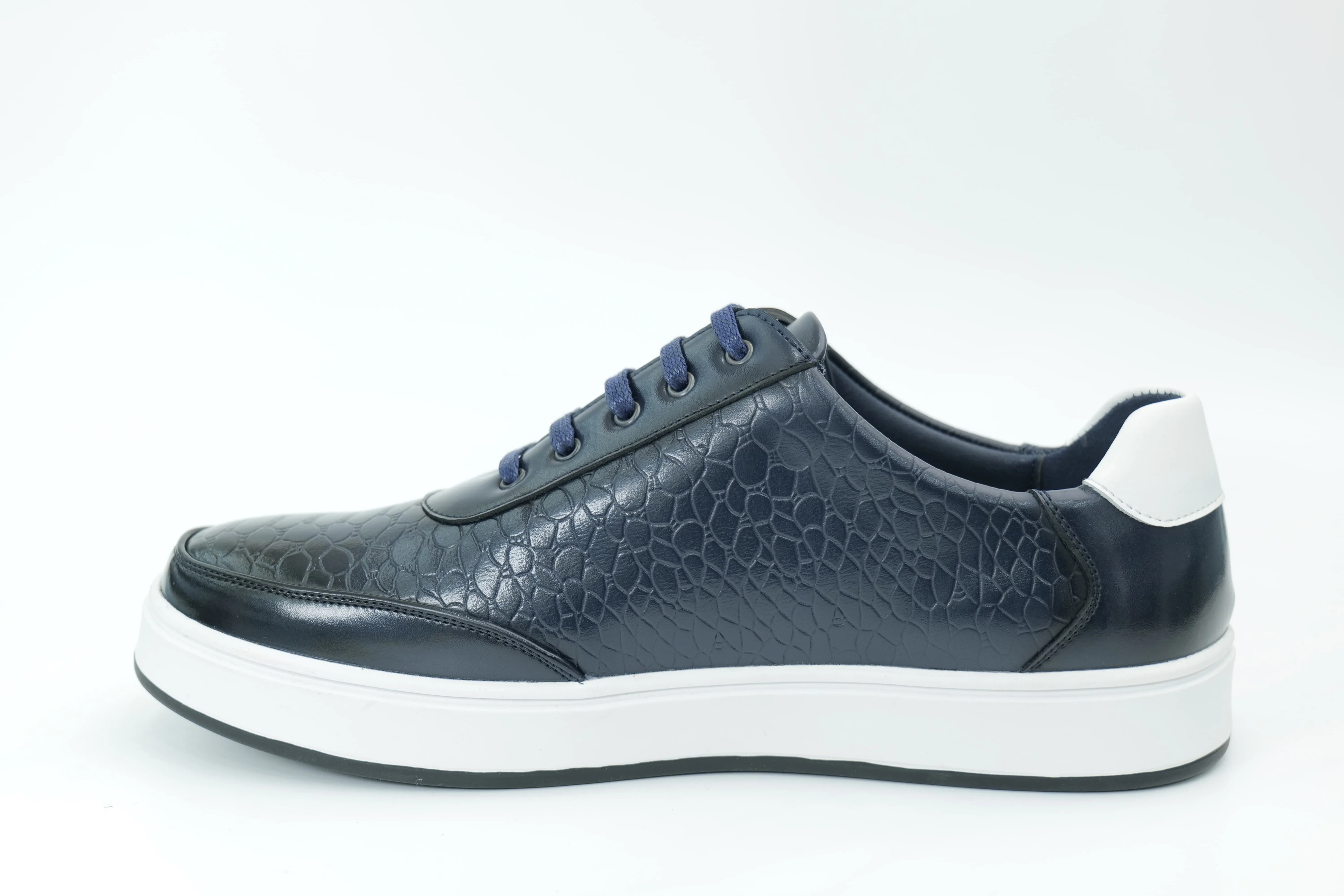 Casual sneakers