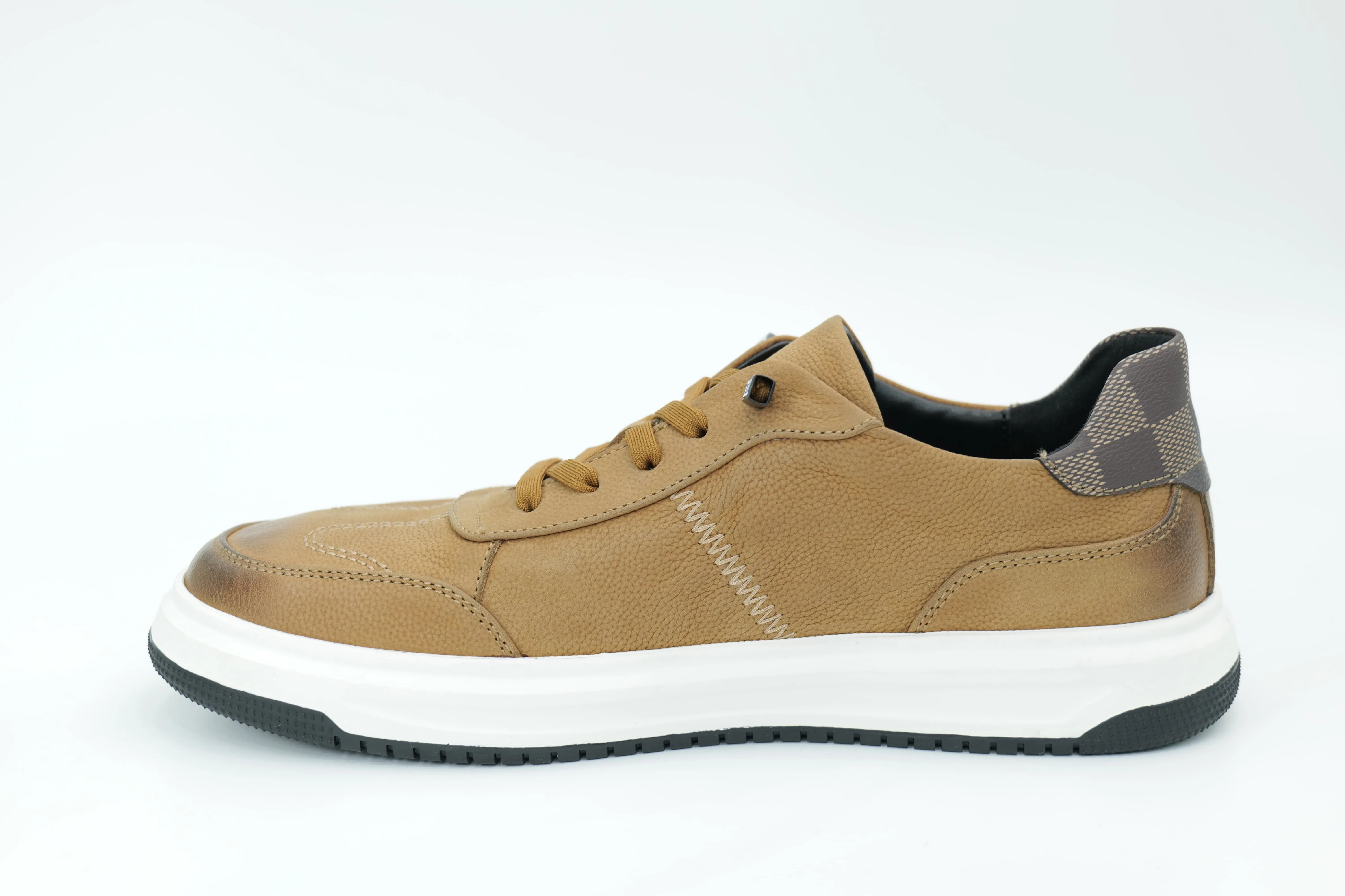 Casual sneakers