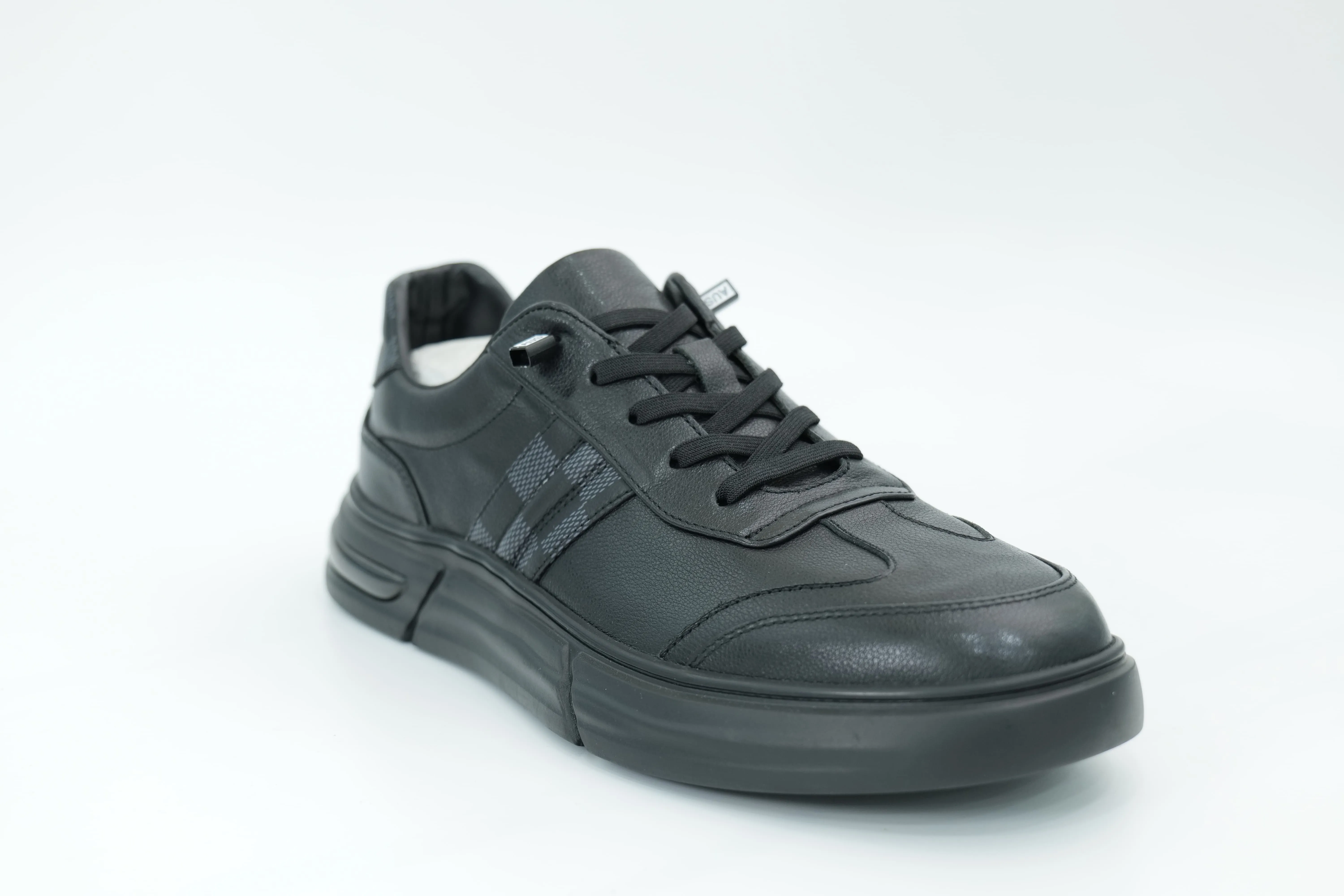 Casual sneakers