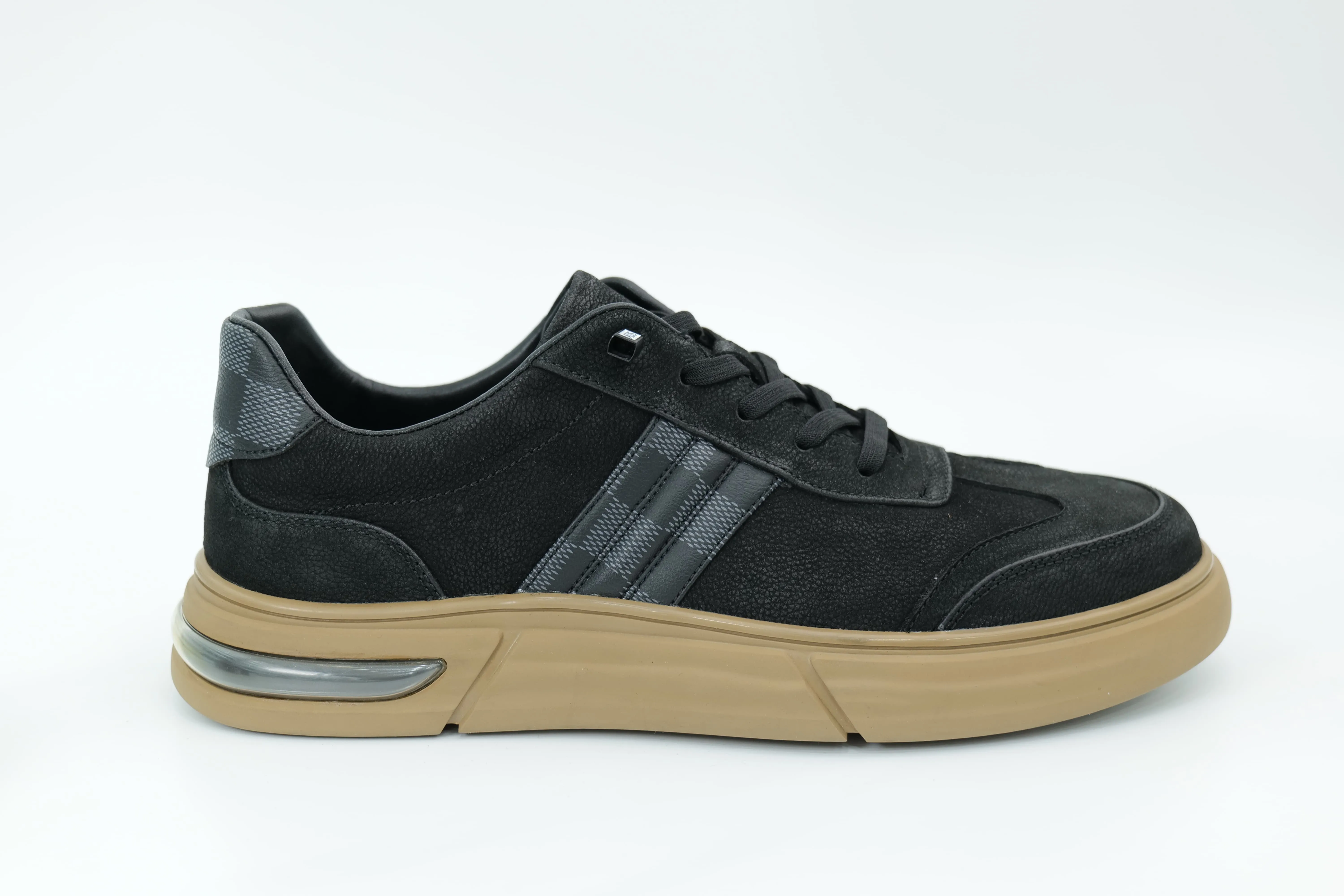 Casual sneakers