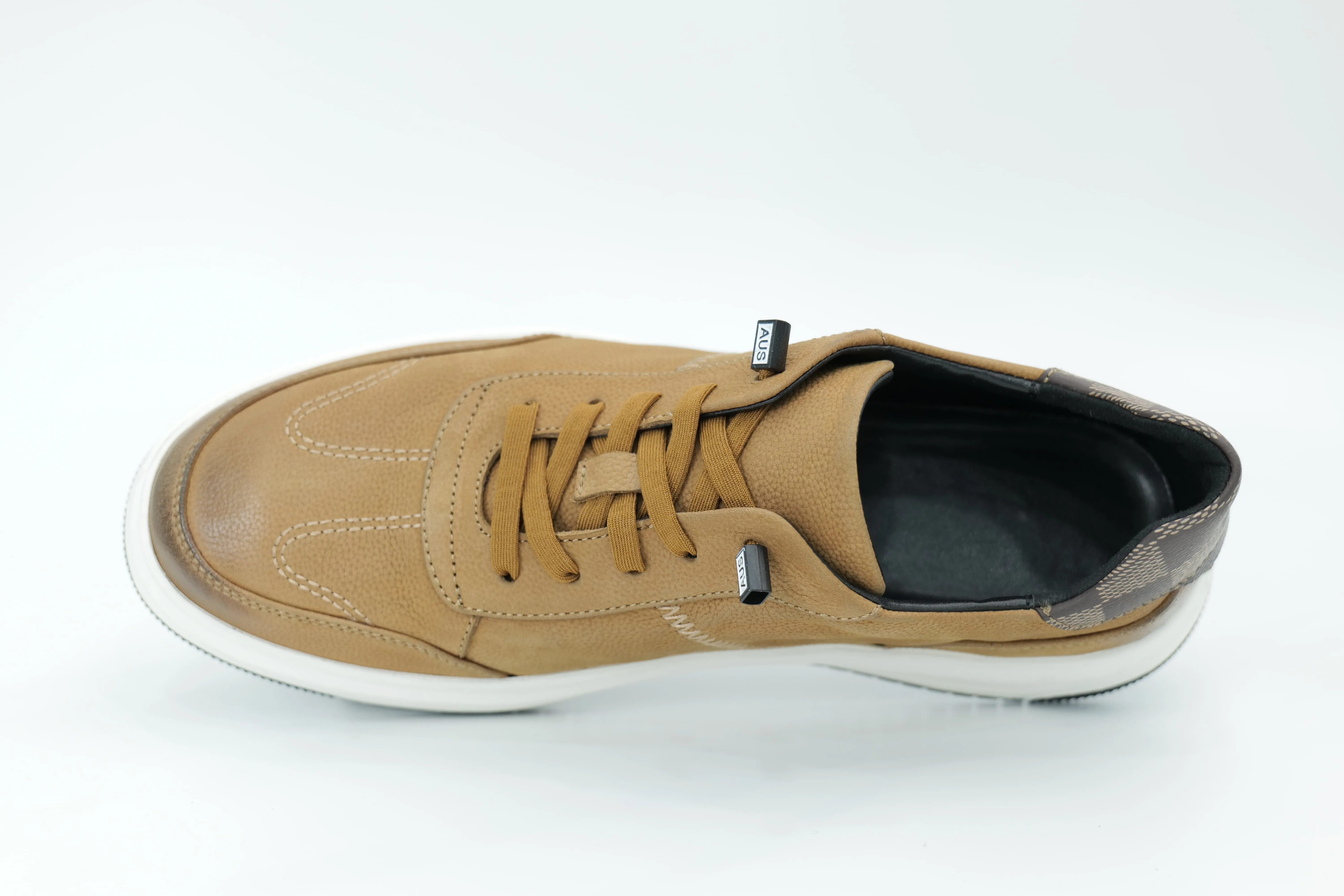 Casual sneakers