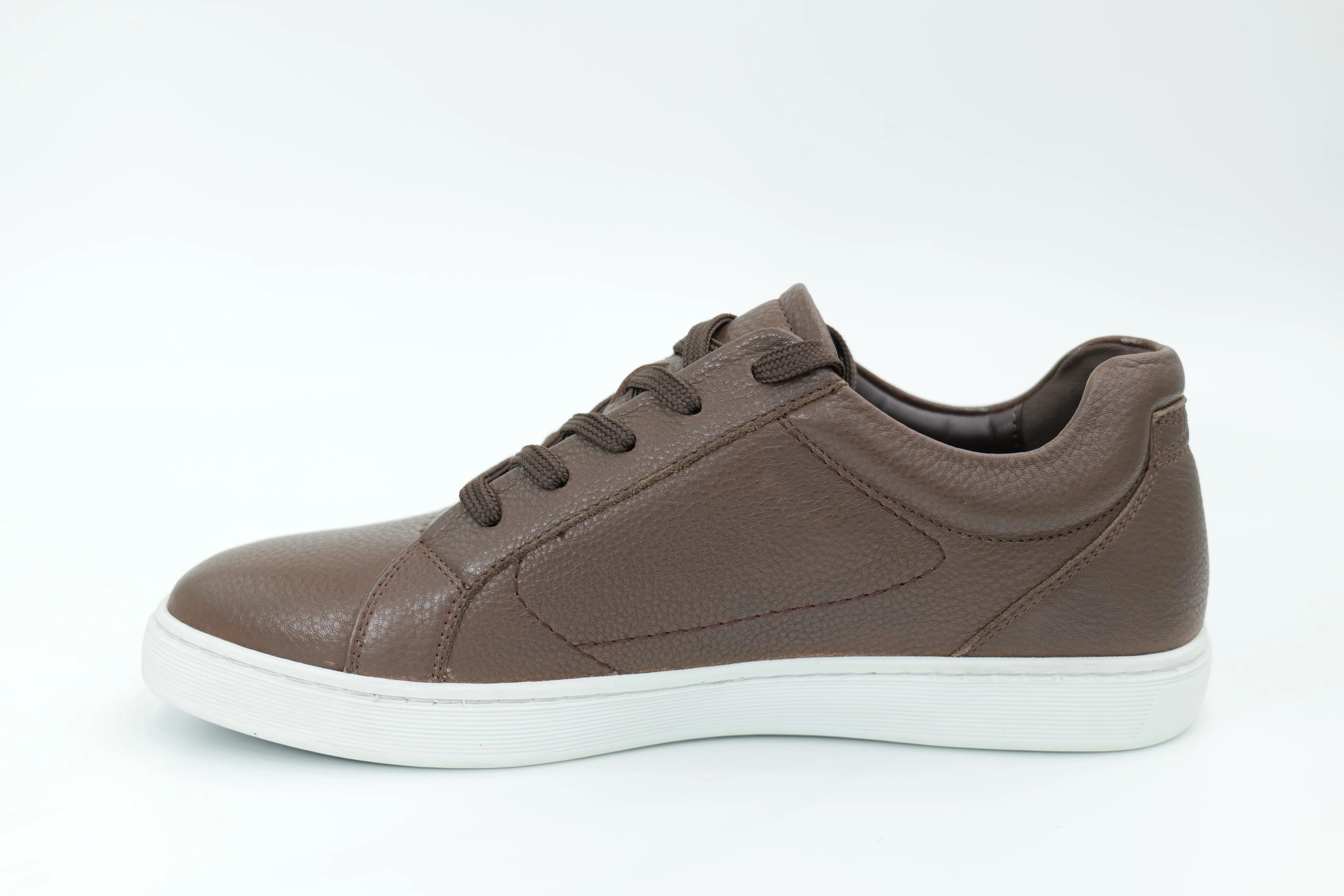 Casual sneakers