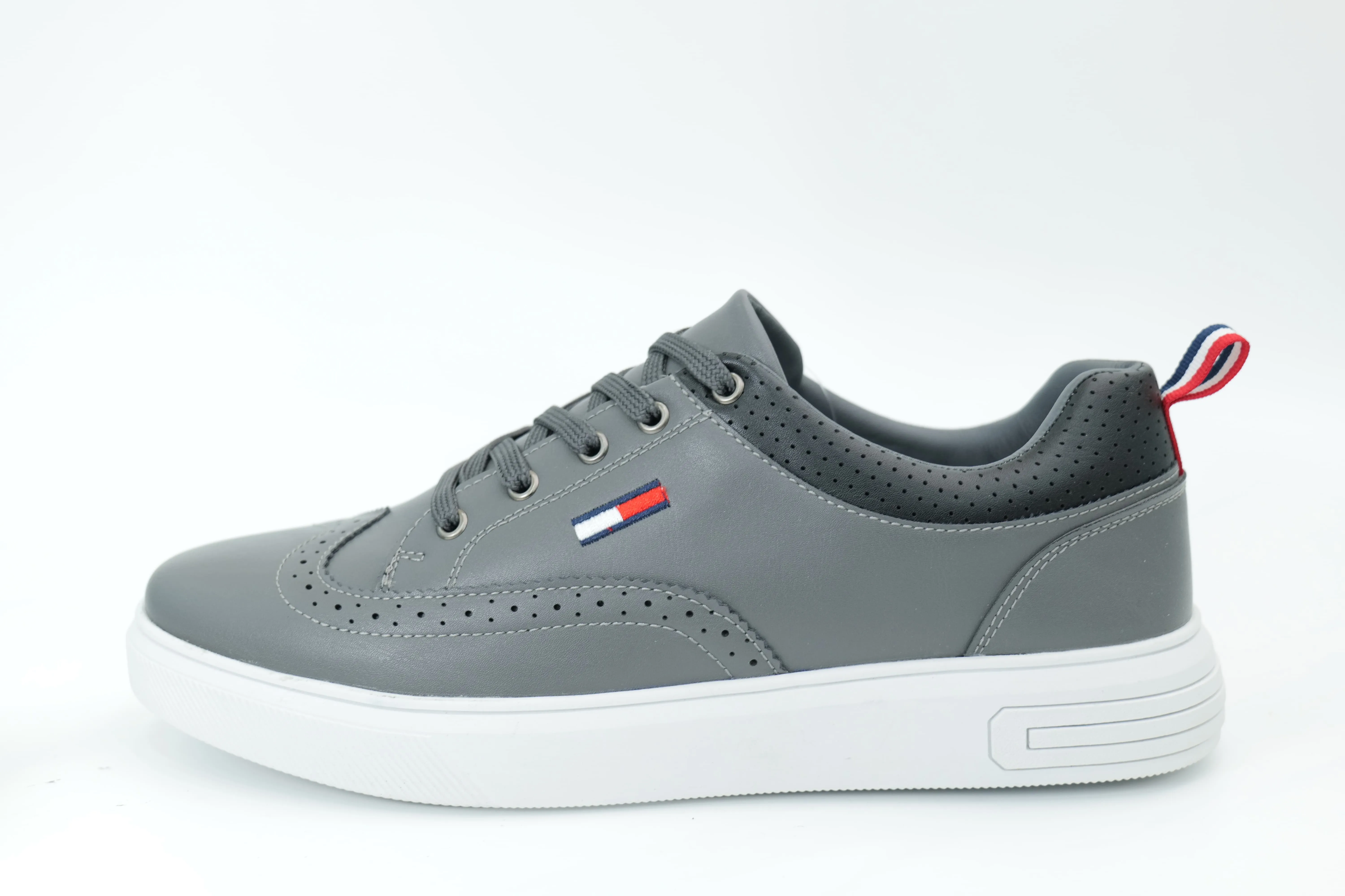 Casual sneakers