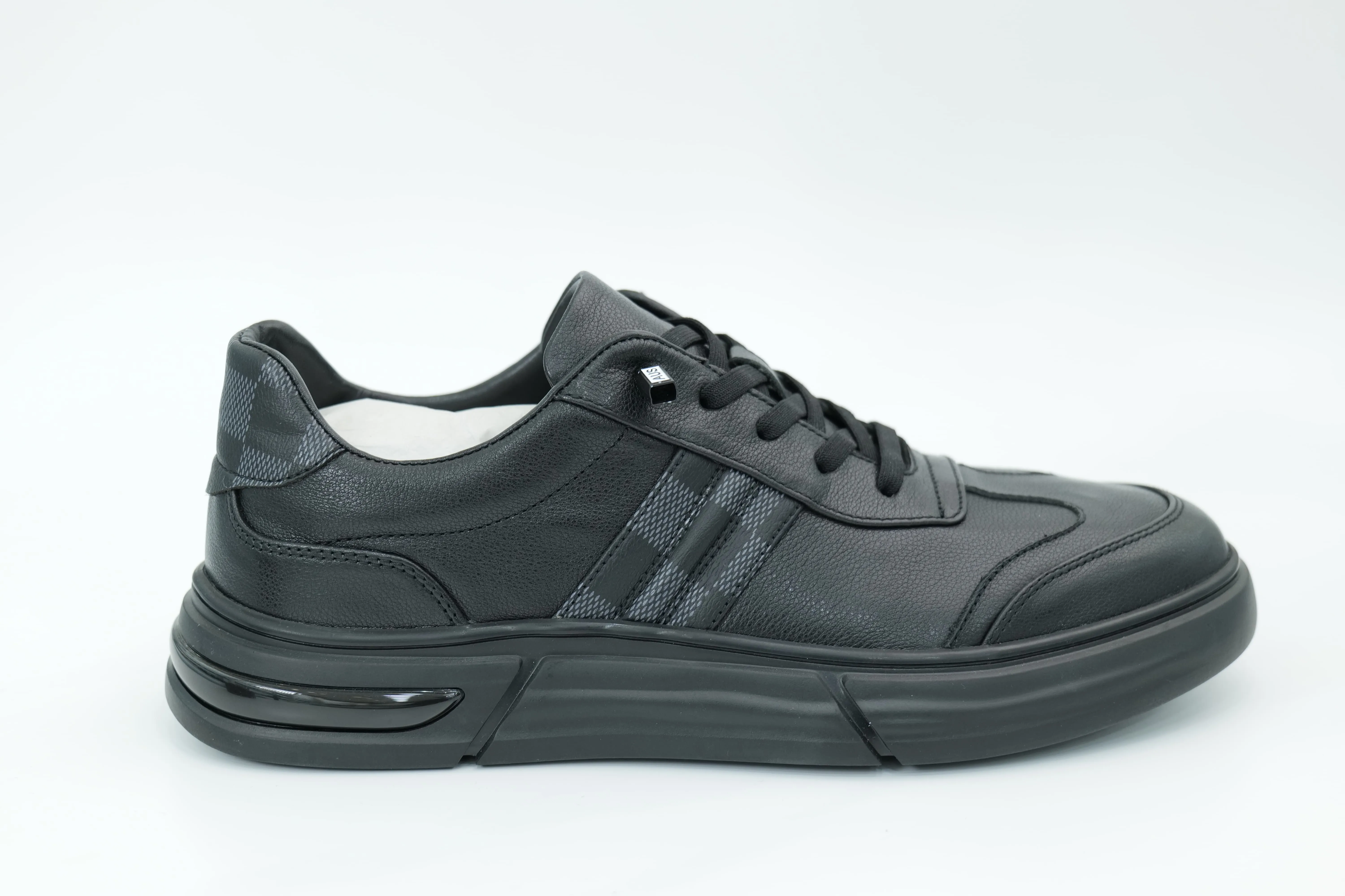 Casual sneakers