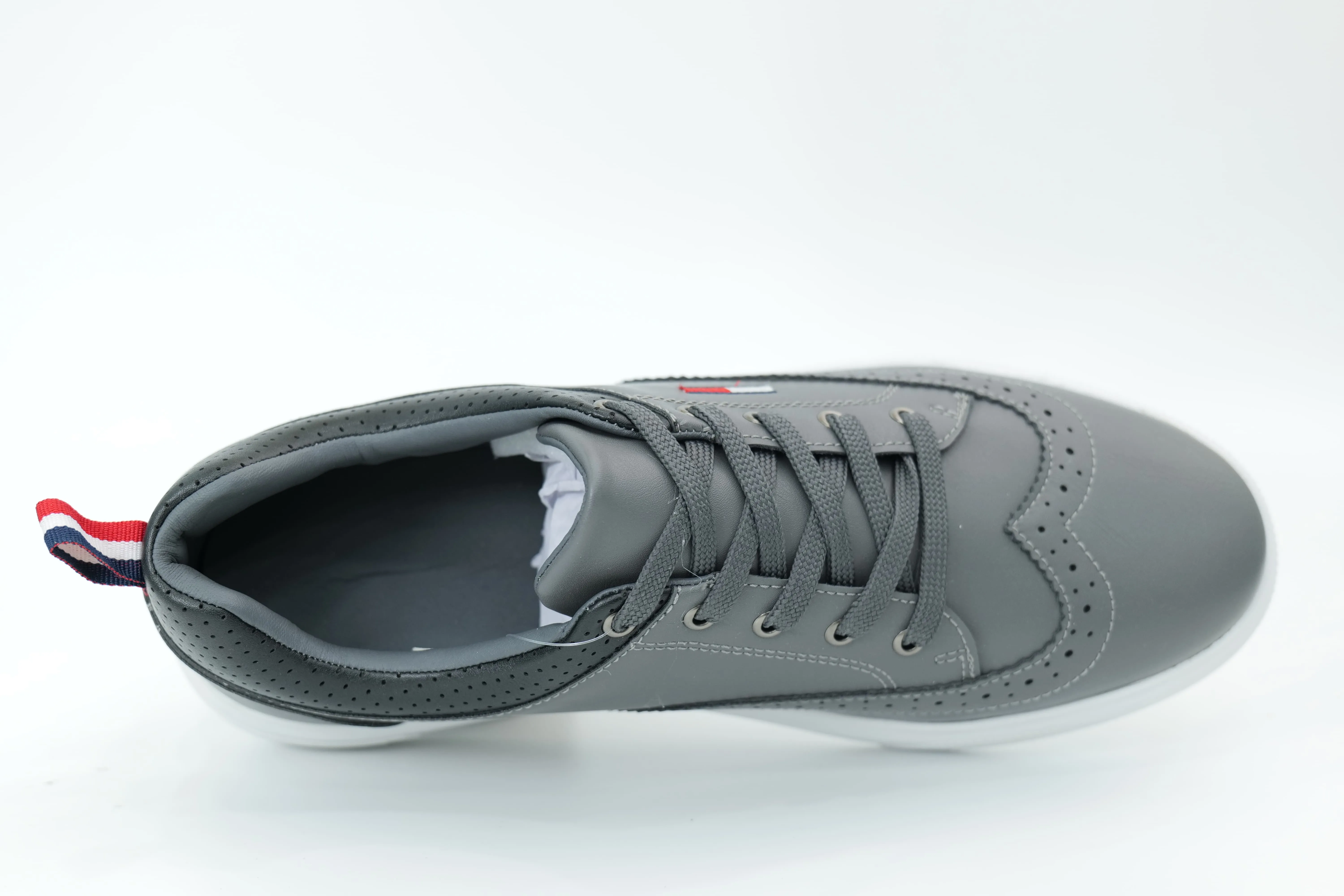 Casual sneakers