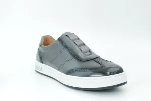 Casual sneakers