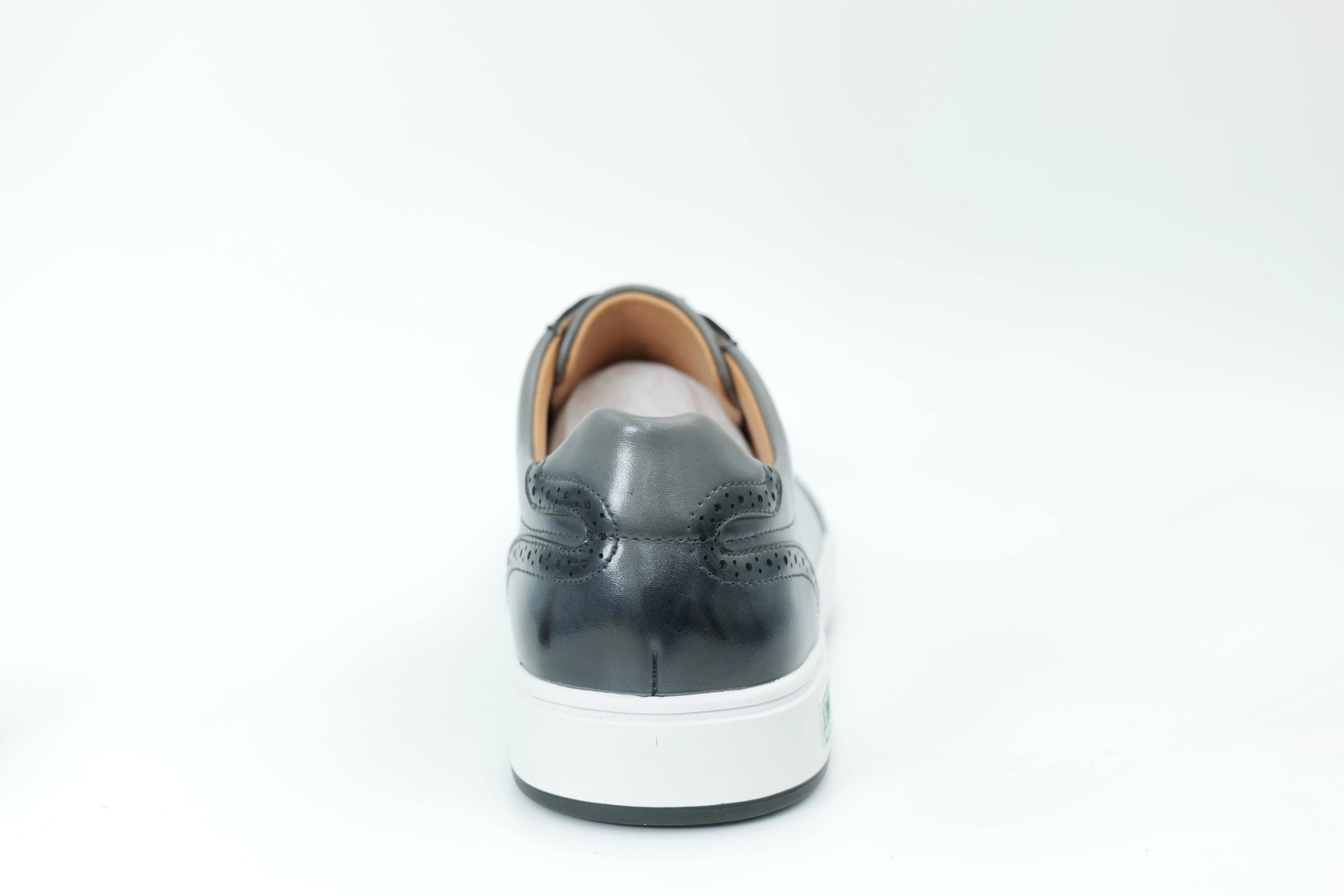 Casual sneakers
