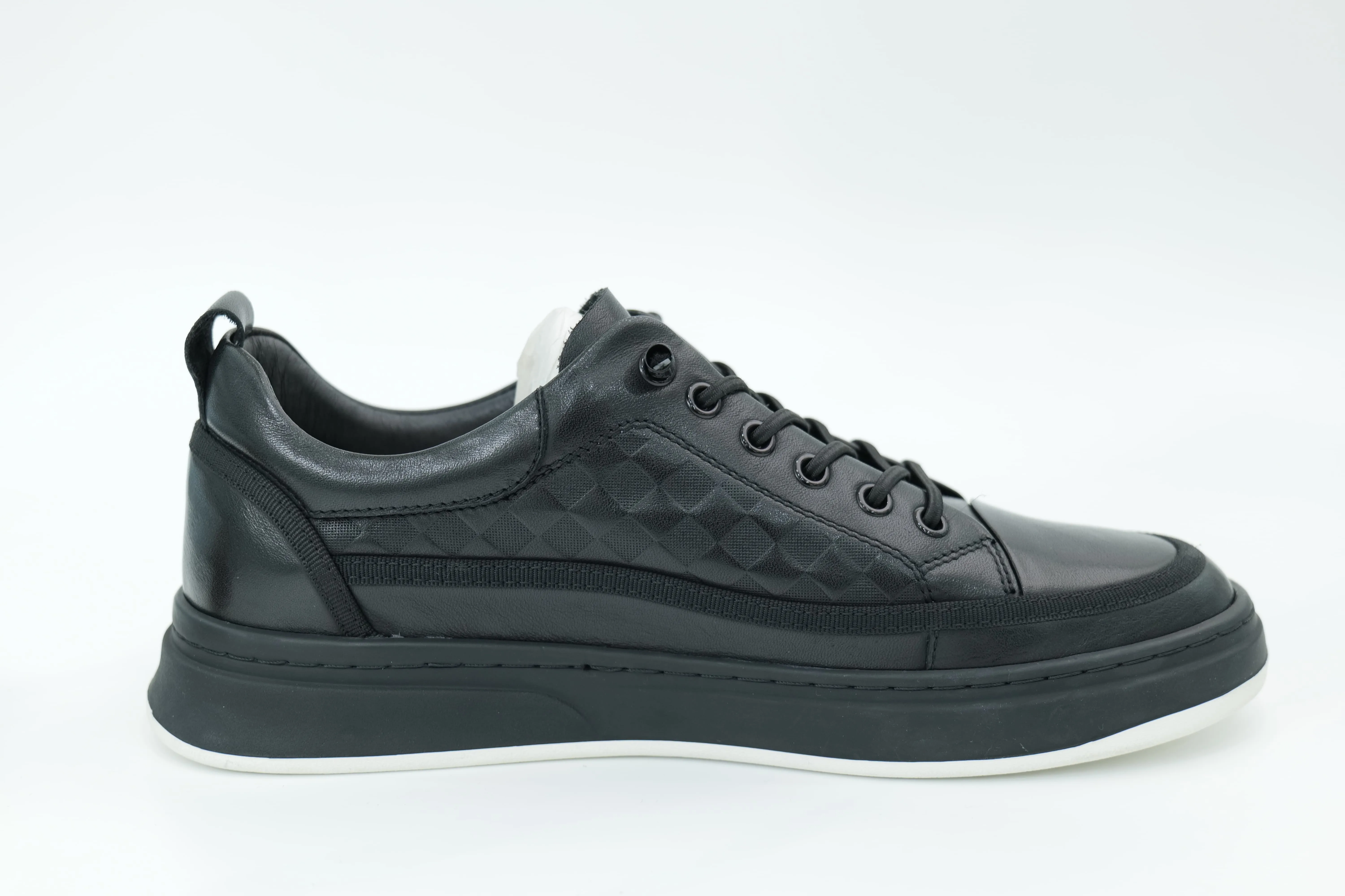 Casual sneakers
