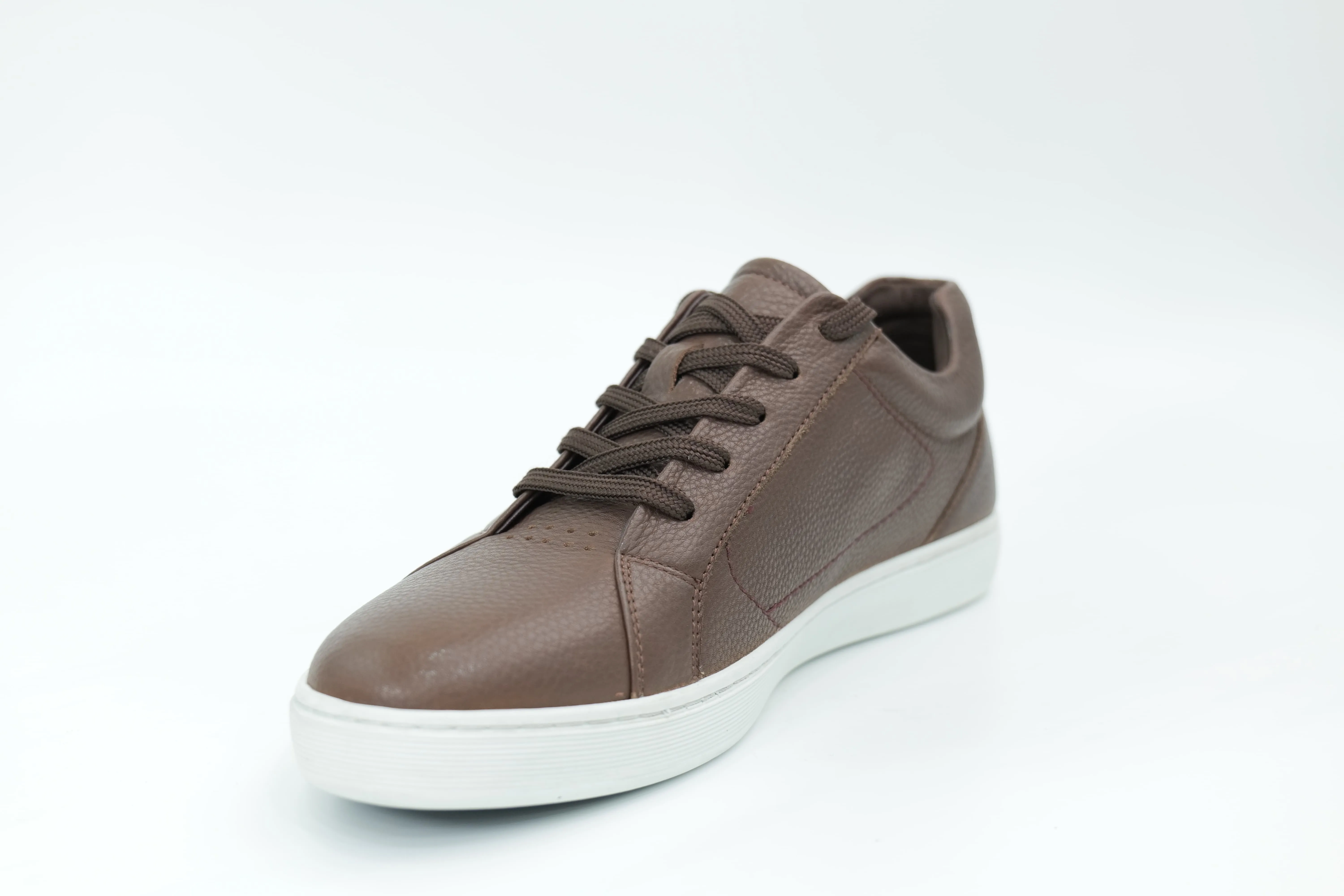 Casual sneakers