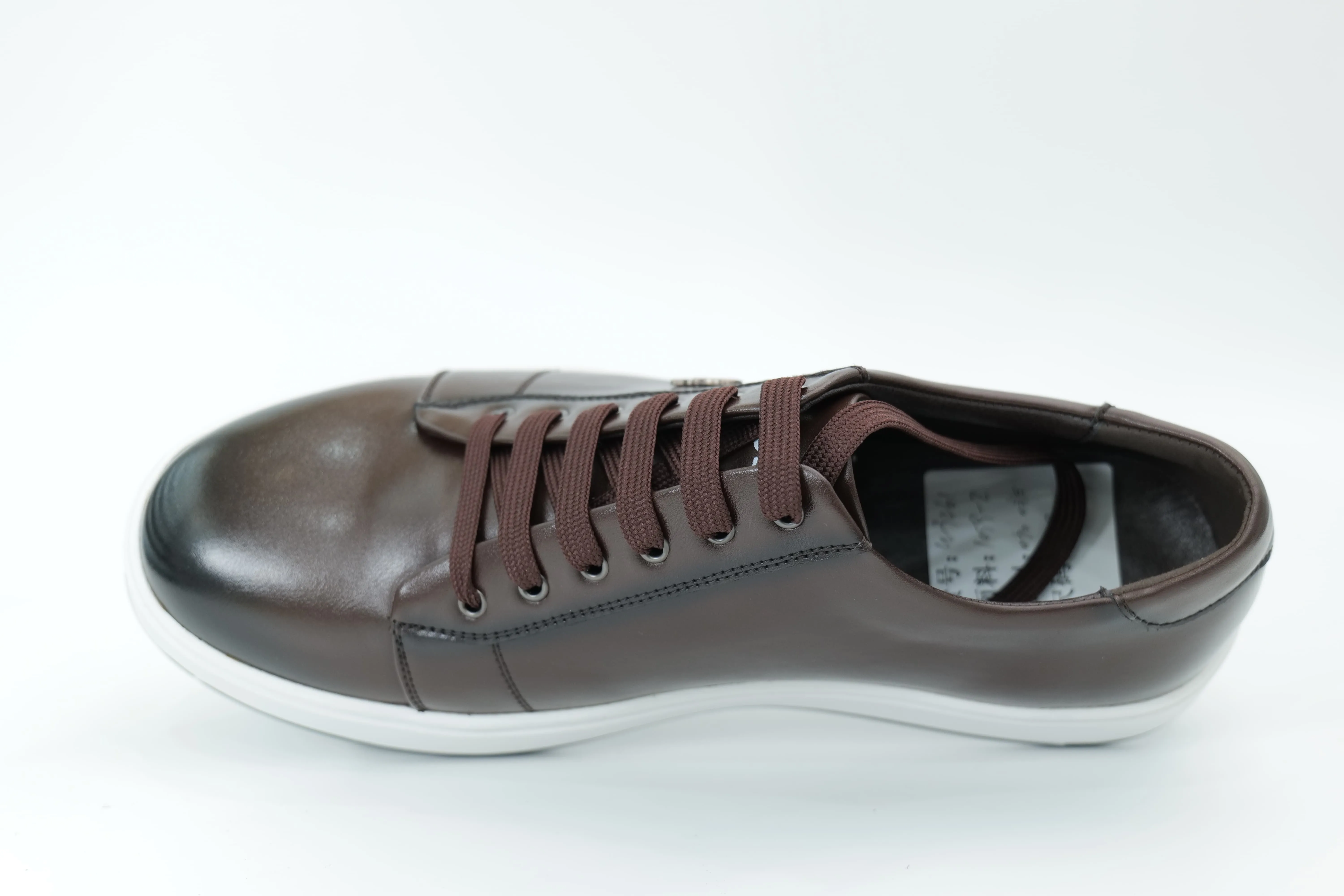 Casual sneakers