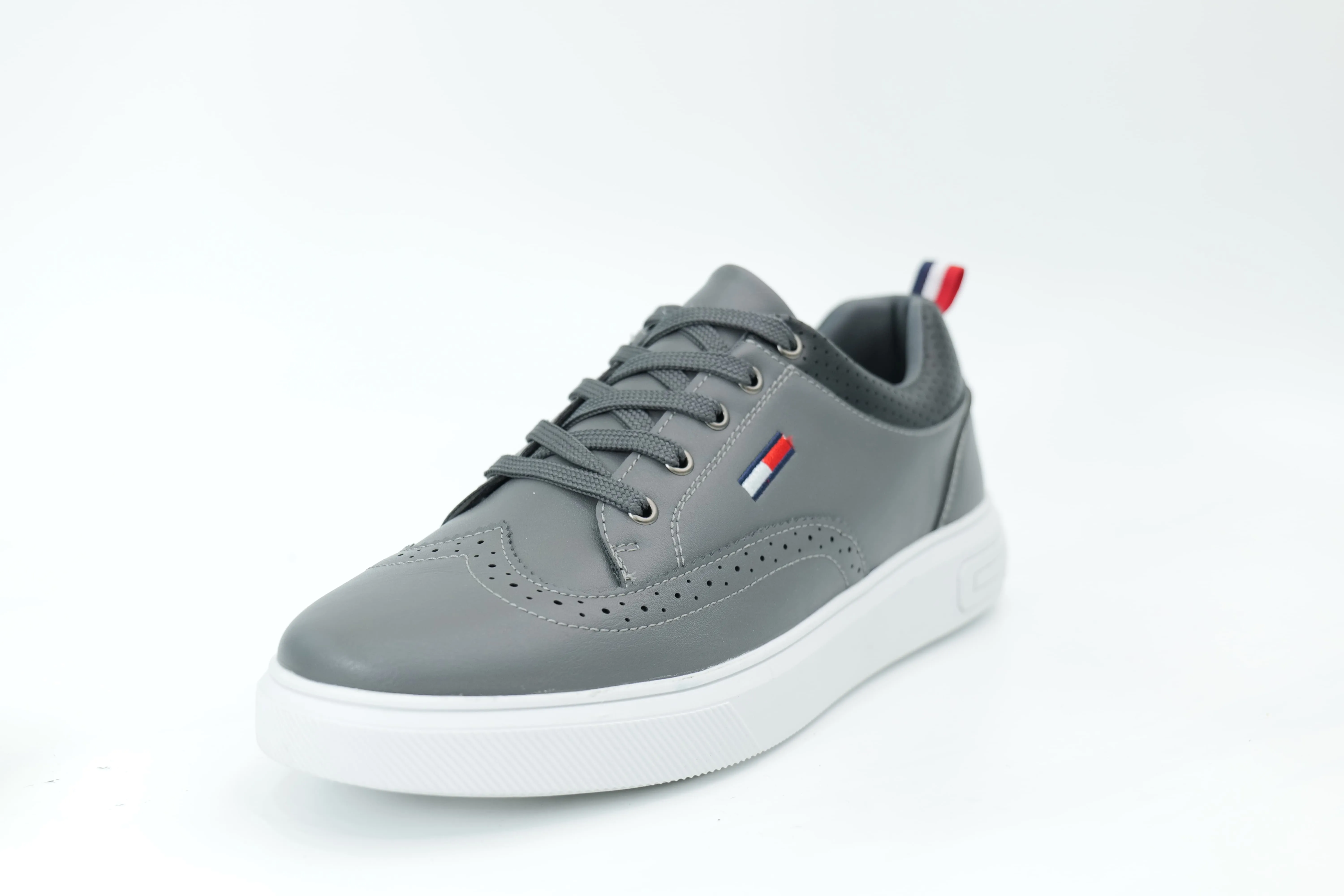 Casual sneakers