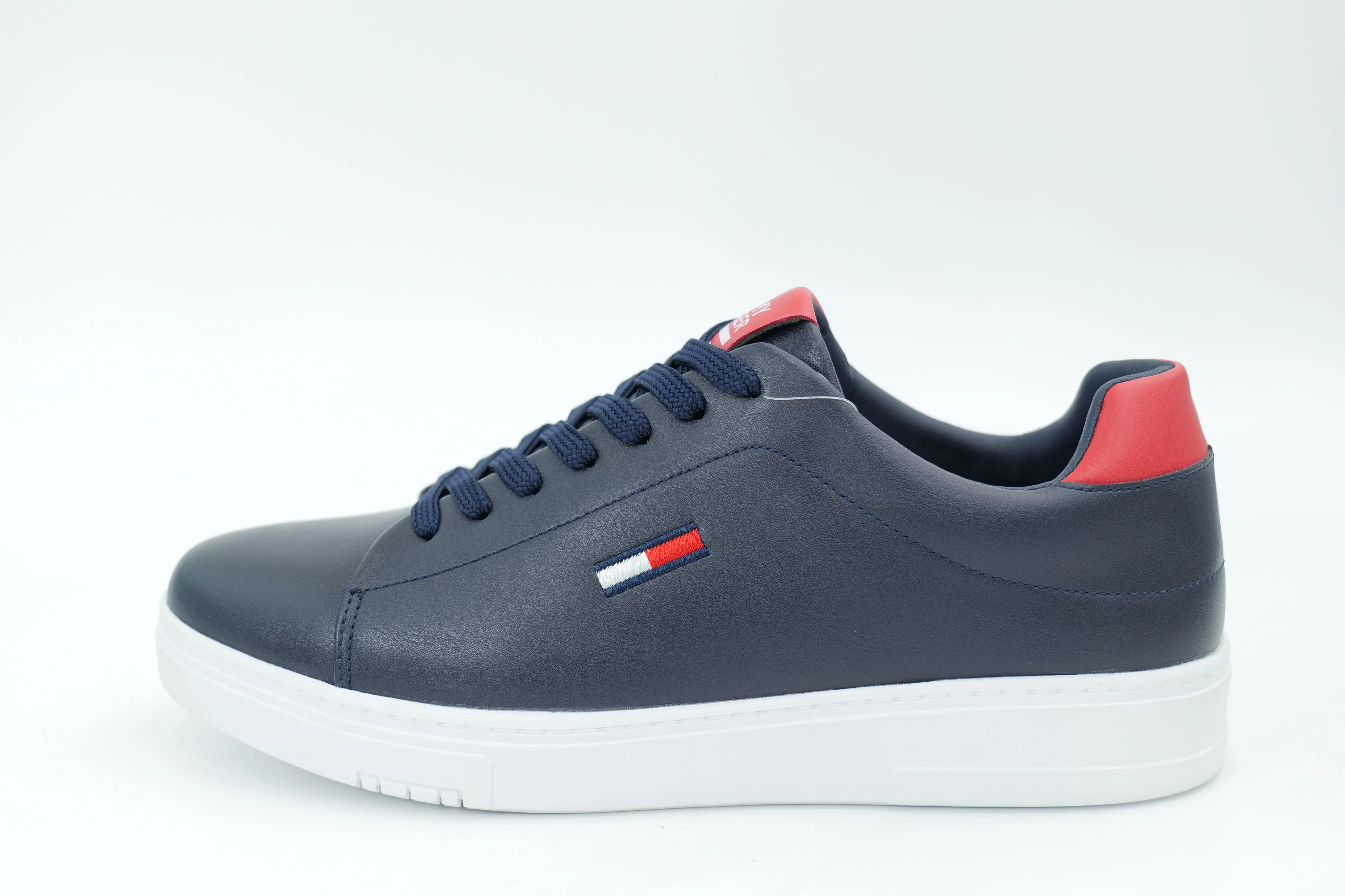 Casual sneakers