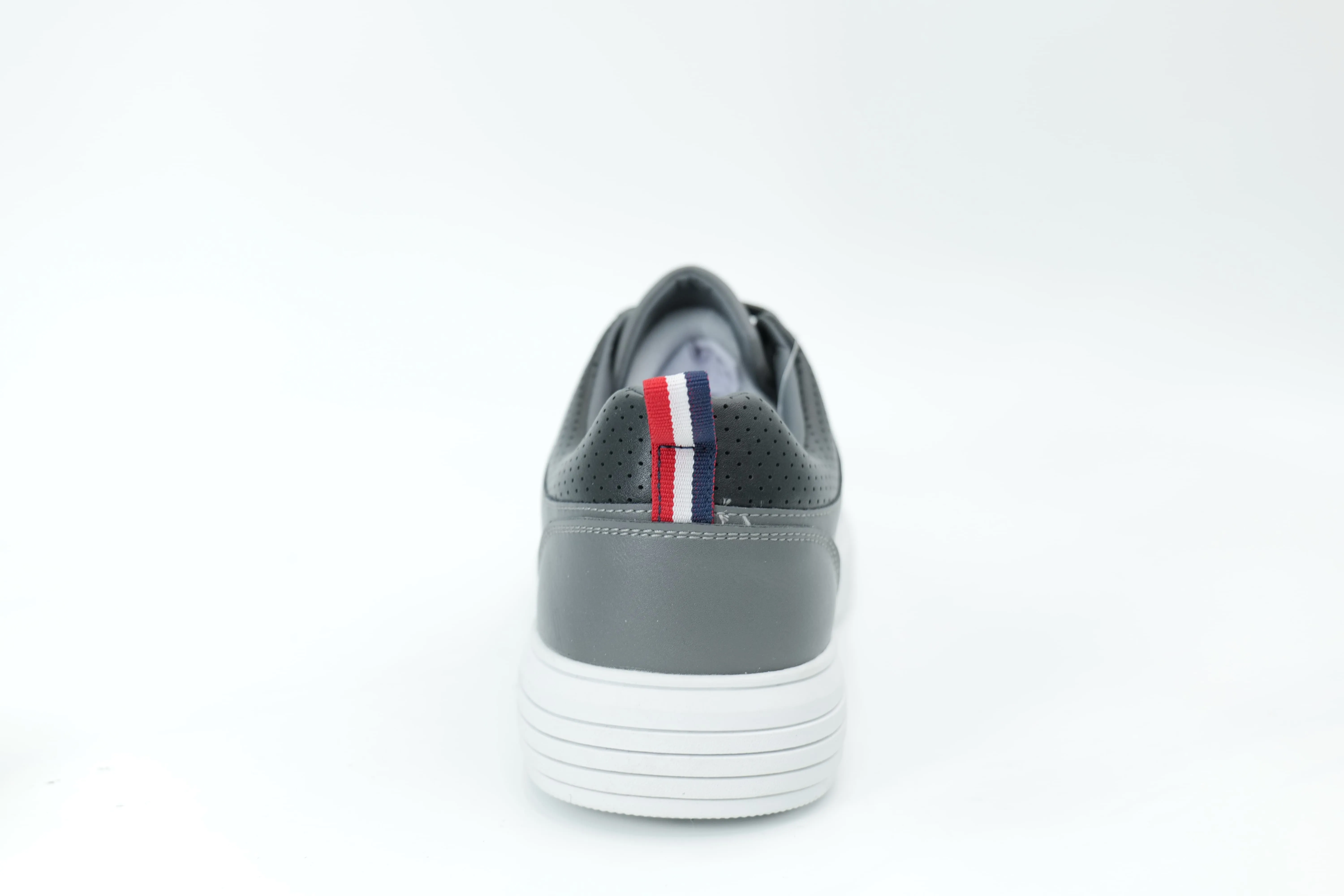 Casual sneakers