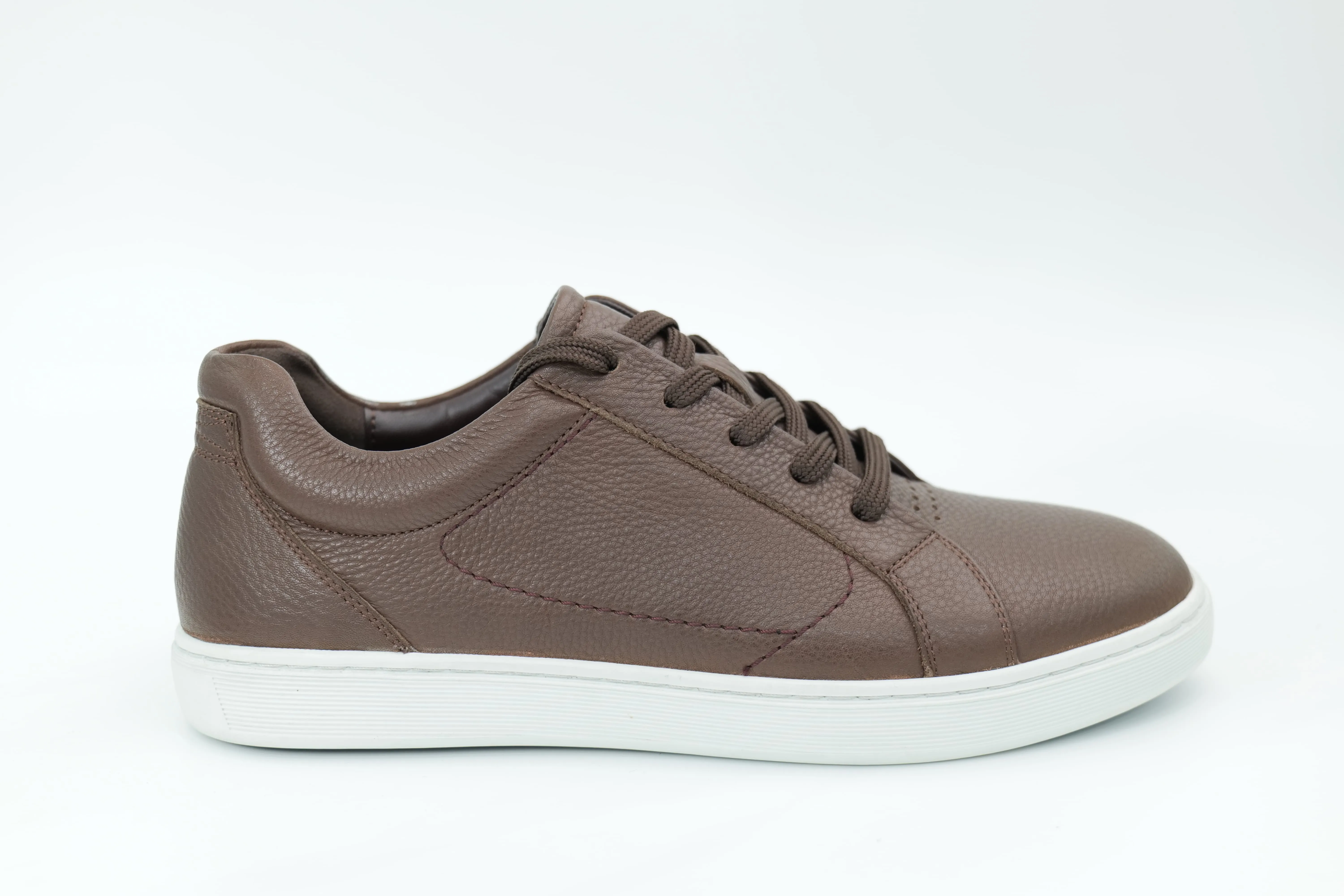 Casual sneakers