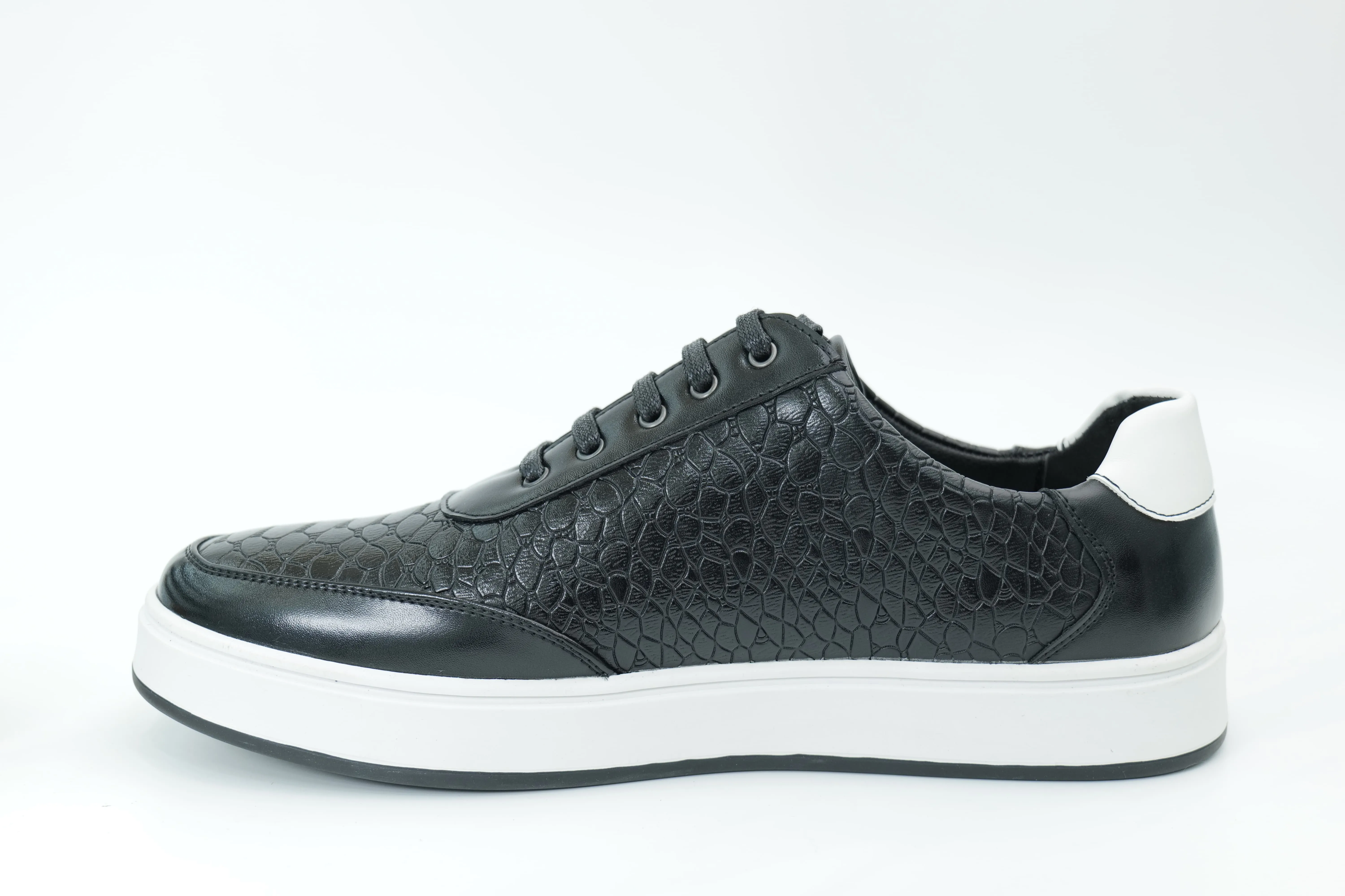 Casual sneakers