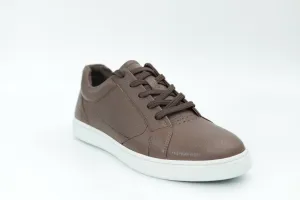 Casual sneakers