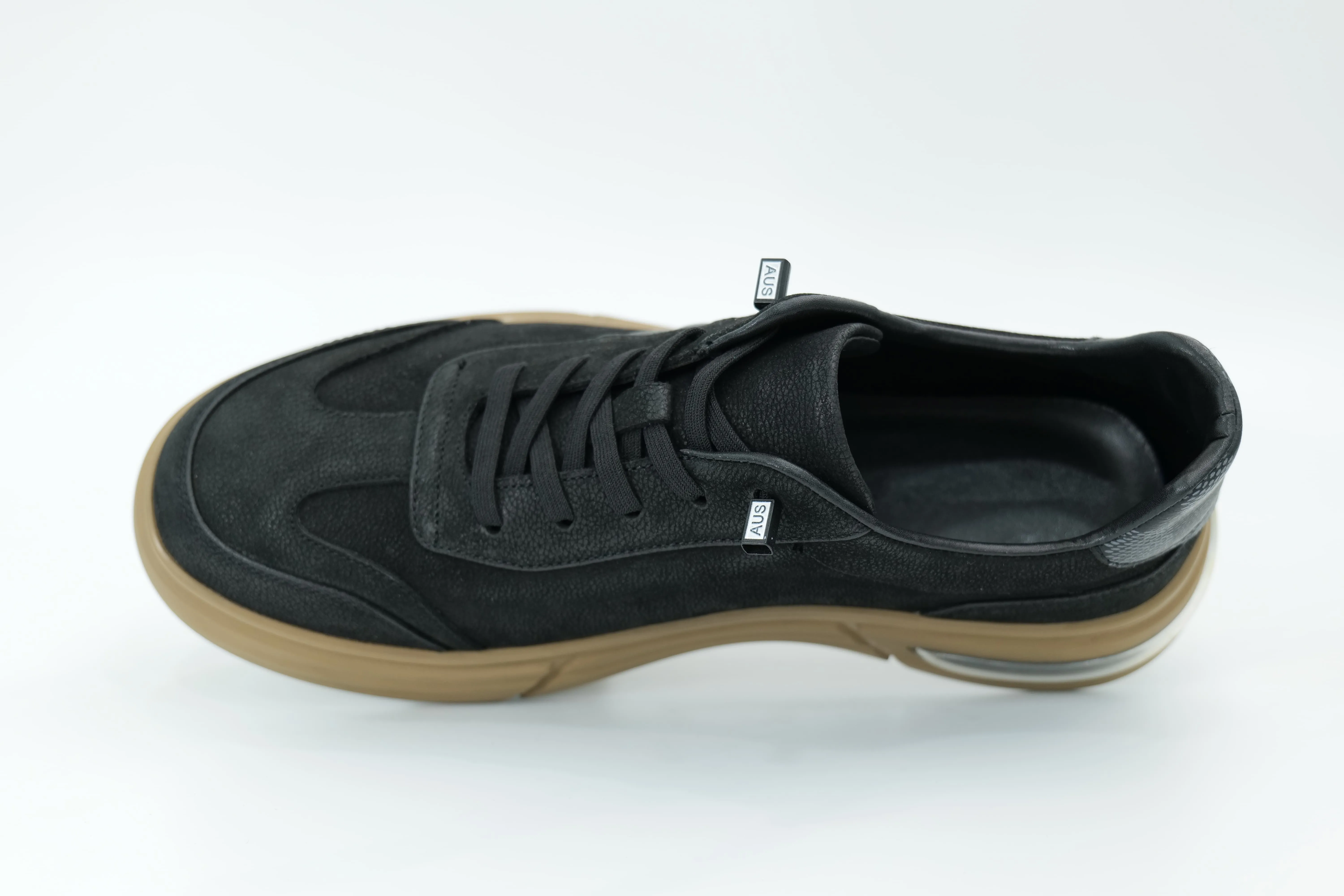 Casual sneakers