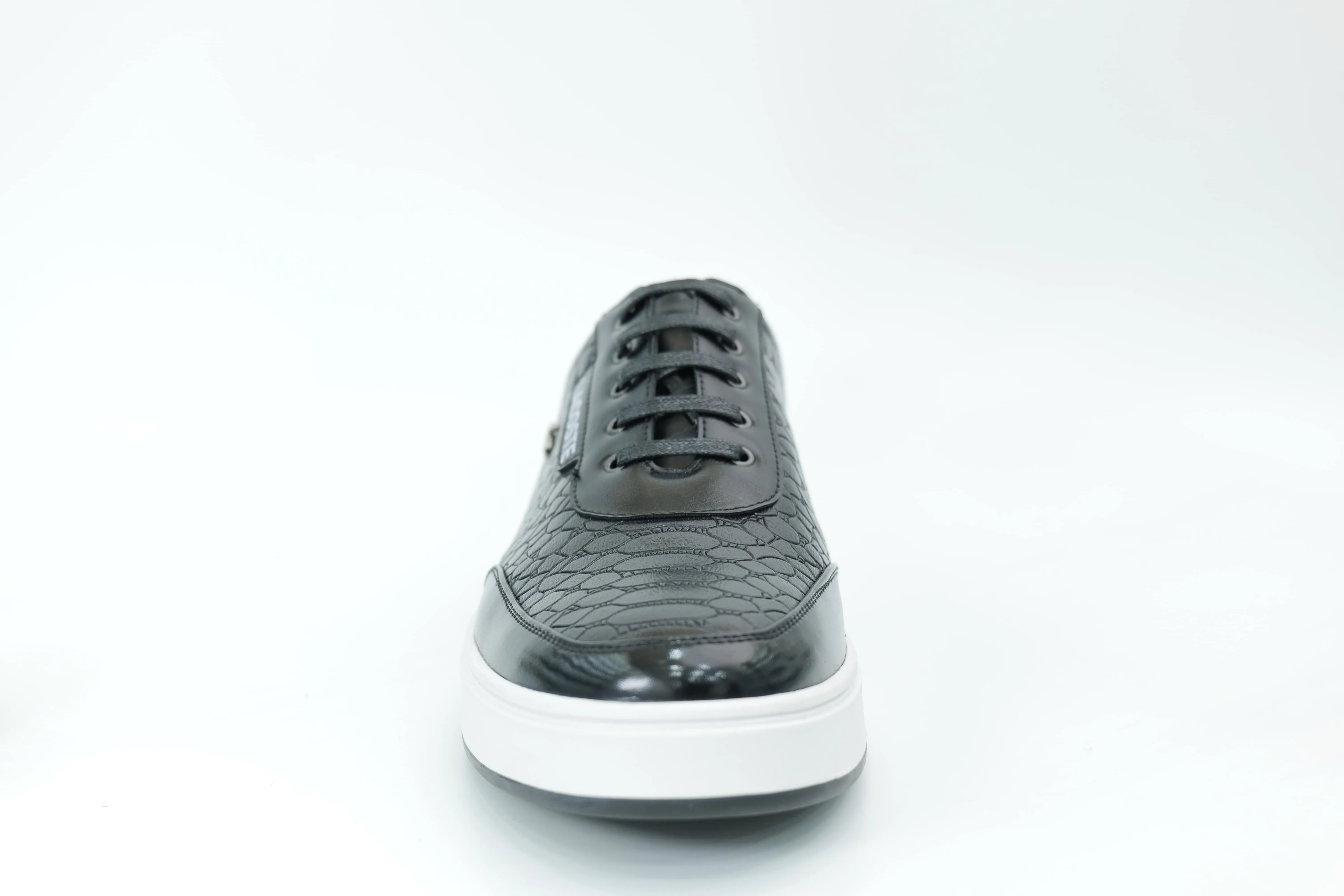 Casual sneakers
