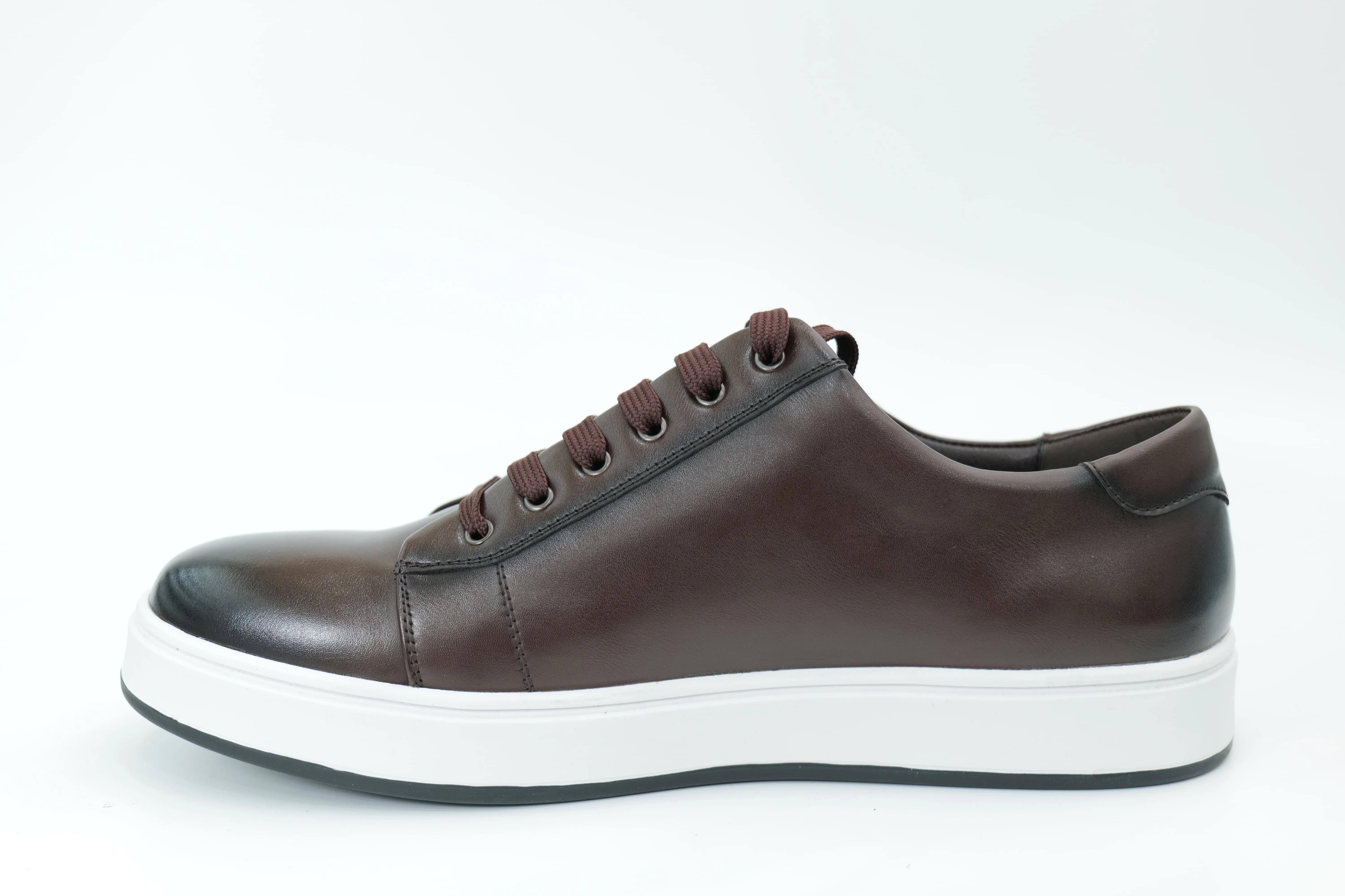 Casual sneakers