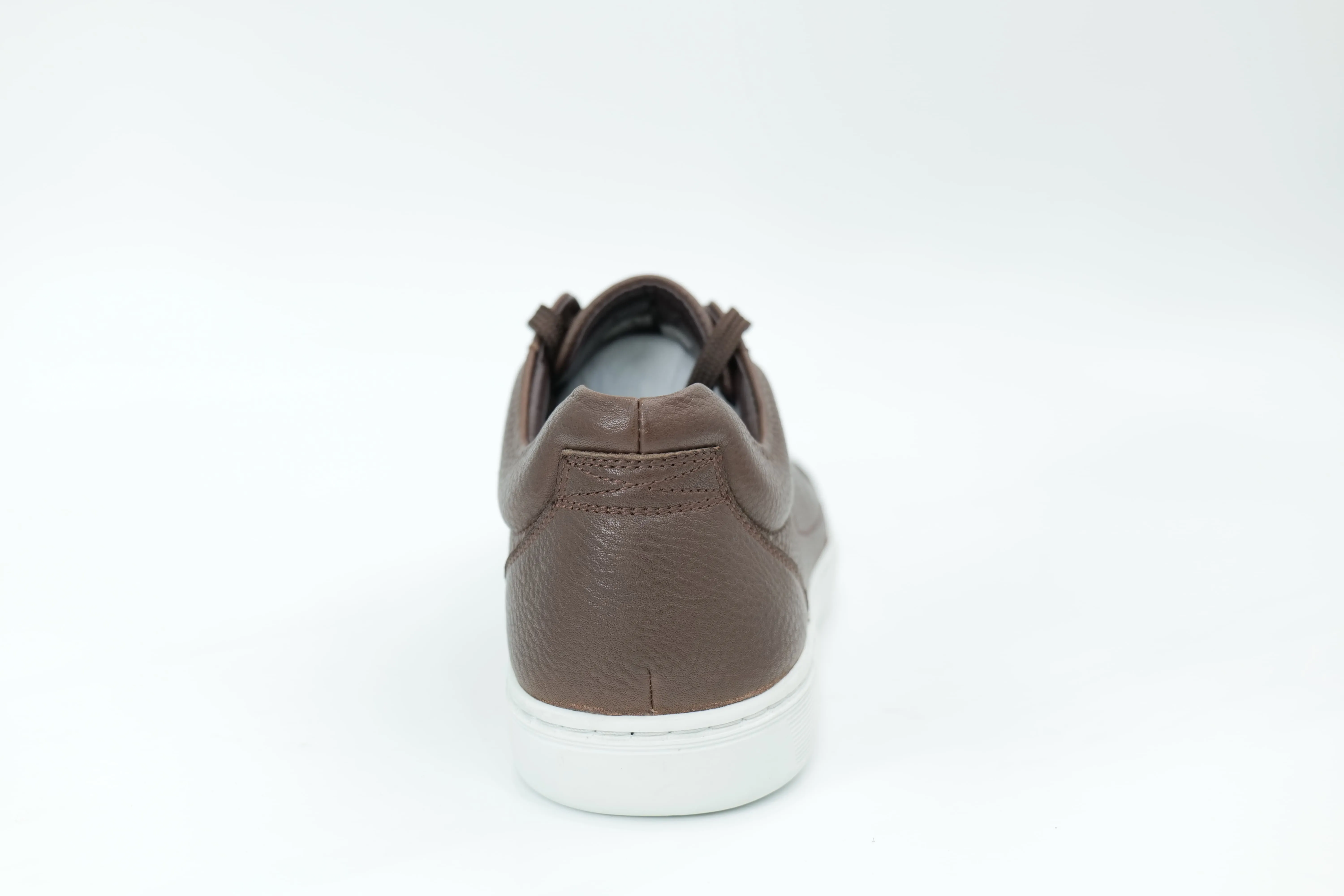 Casual sneakers