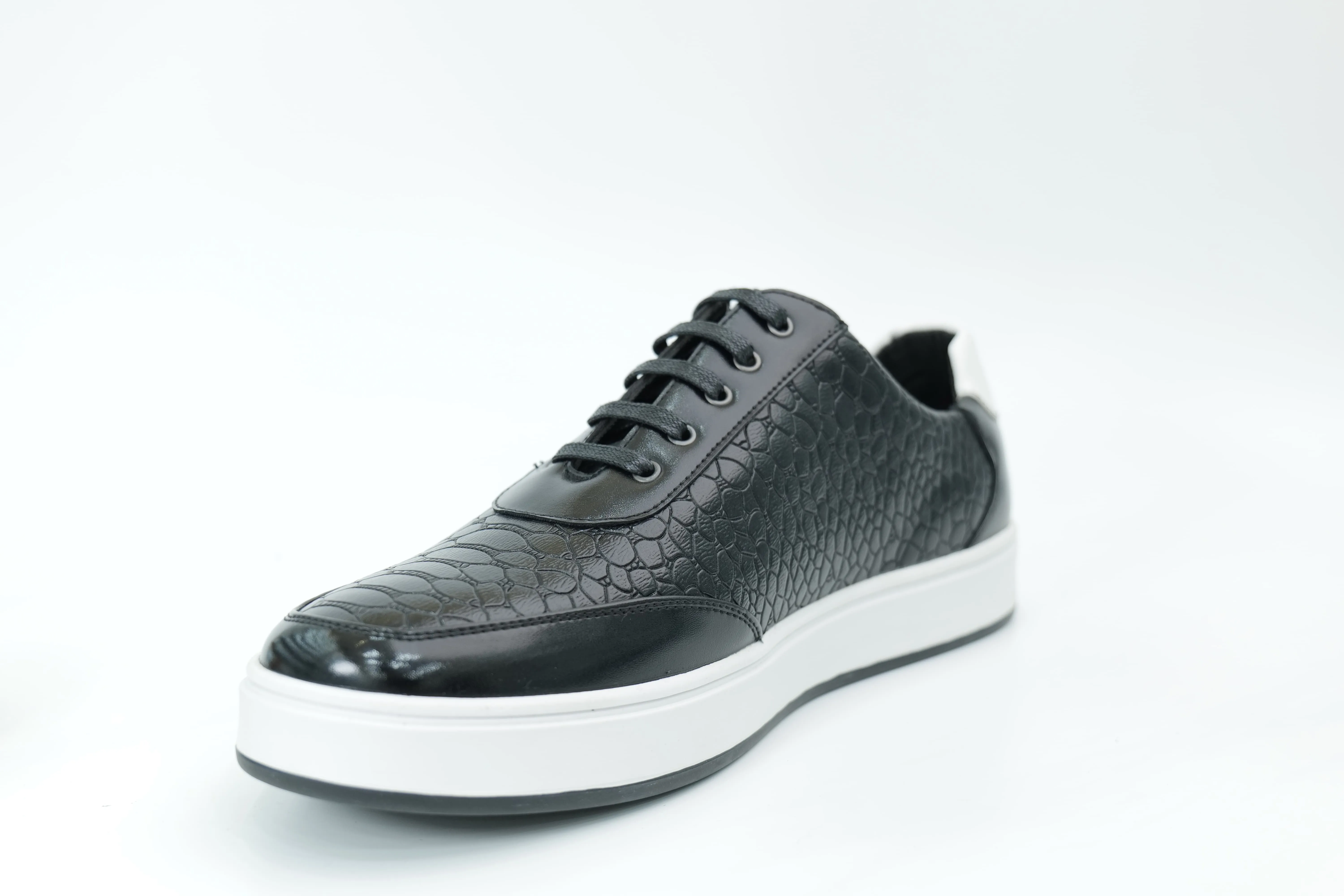 Casual sneakers