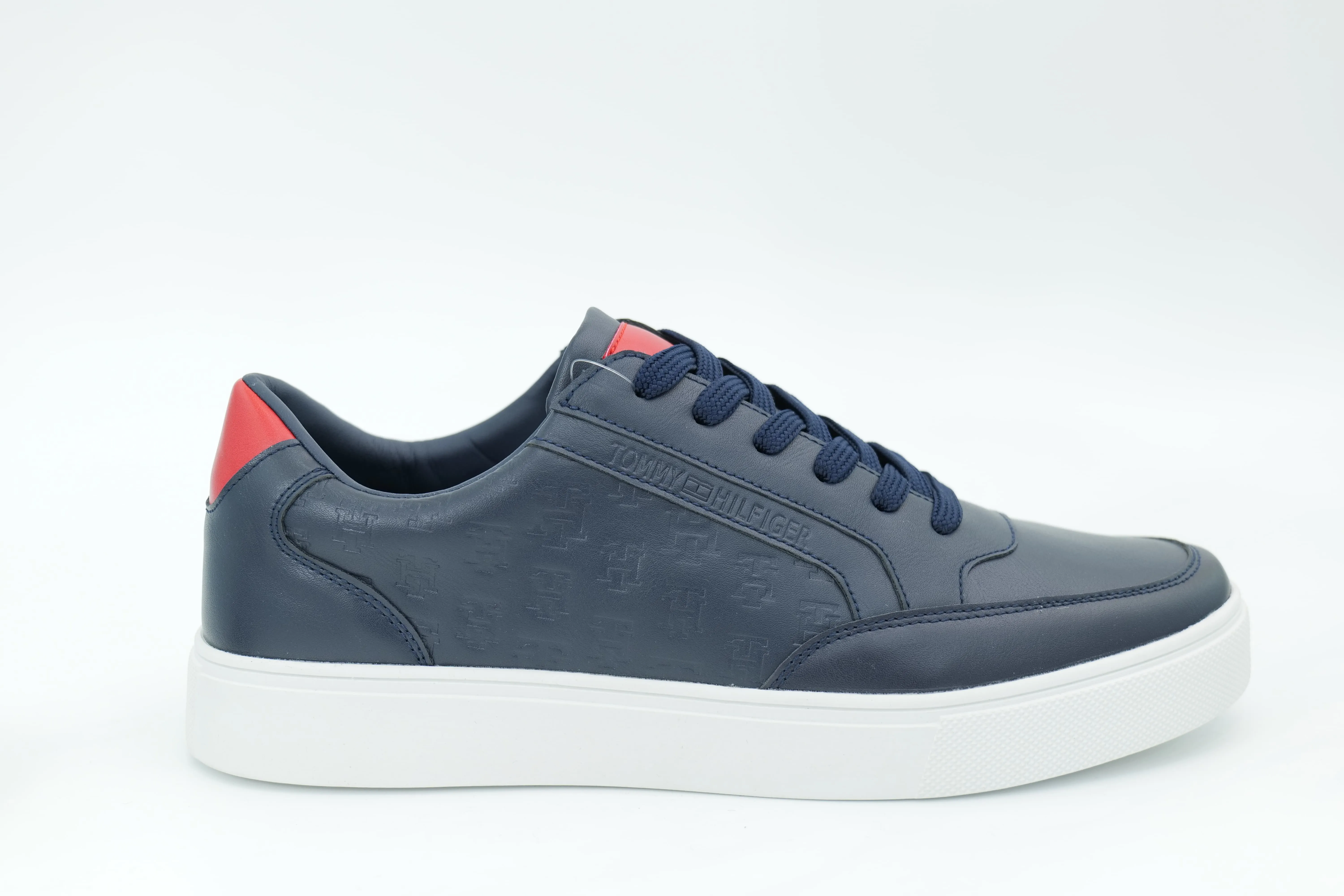 Casual sneakers