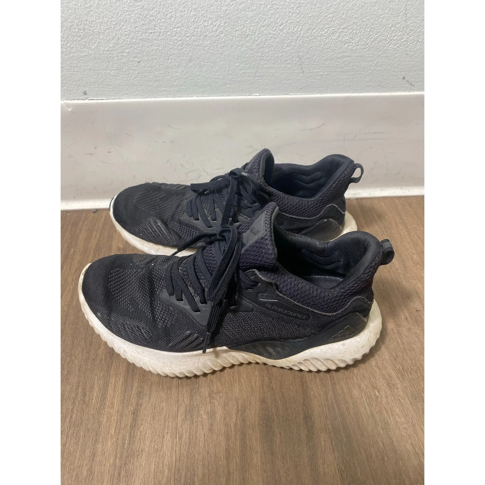 Continental Womens Black Tennis Shoes. Sz 9