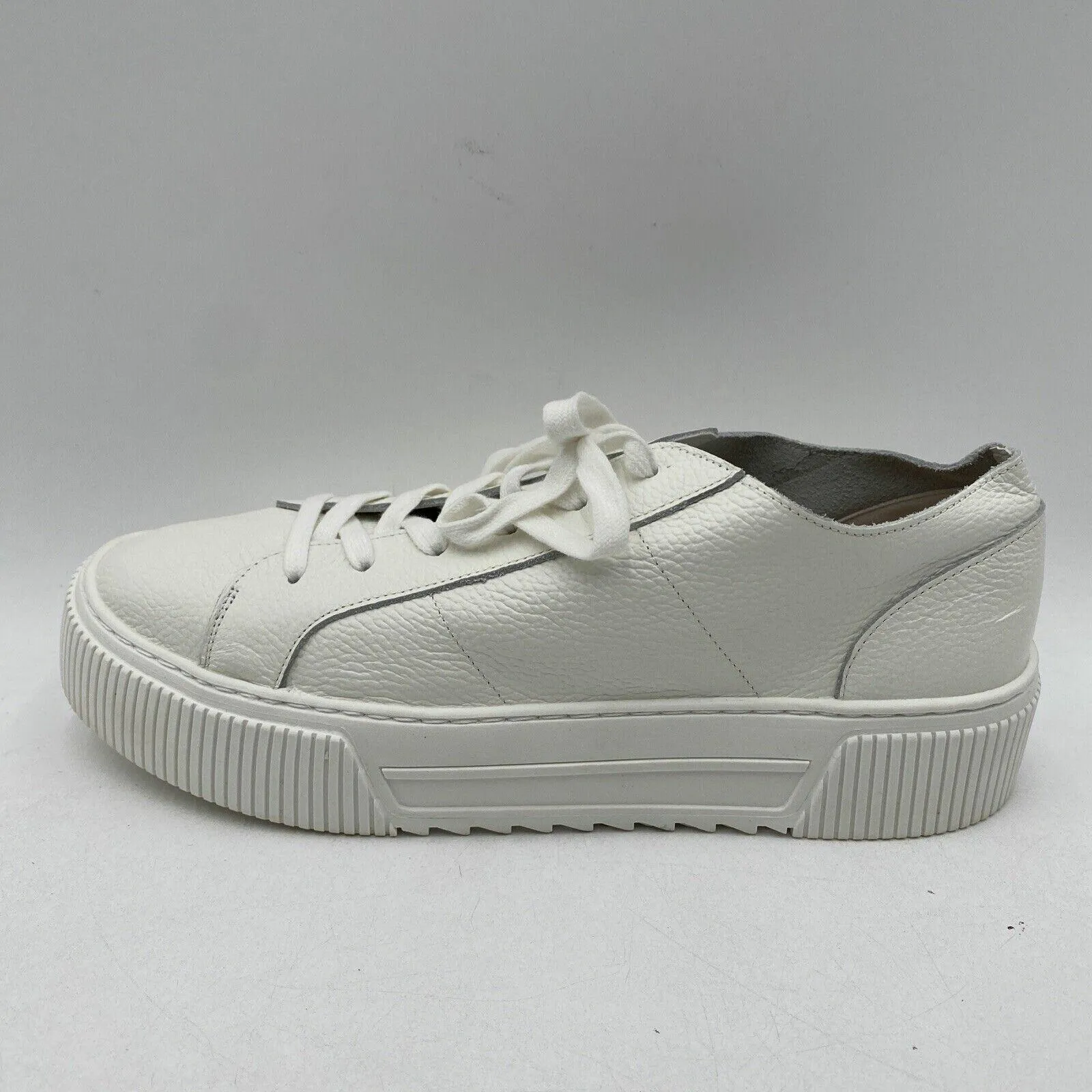 Crown Vintage MANDIE White Leather Round Toe Lace Up Low Top Sneakers, Size 11M - Very Good