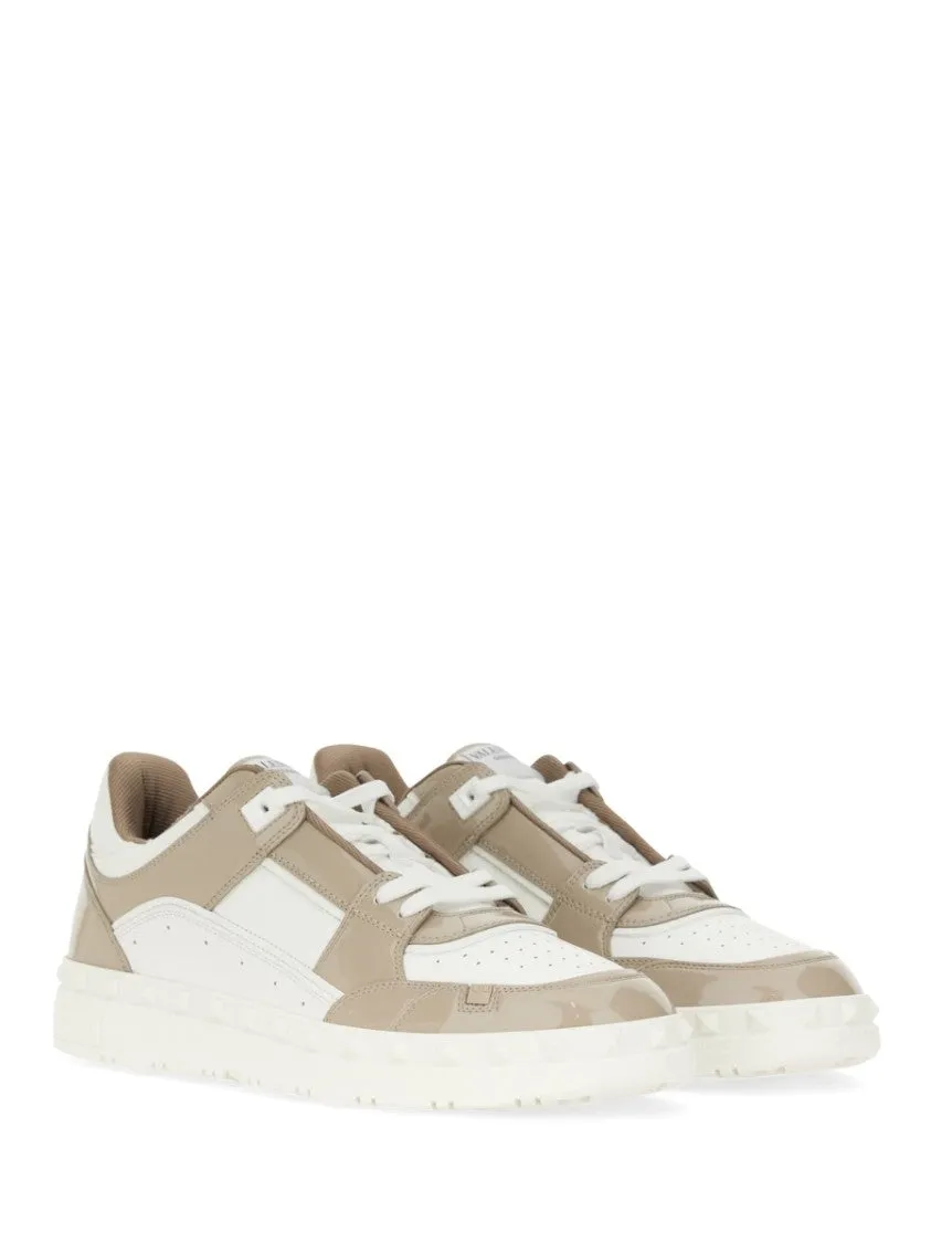 Freedots" Low Top Sneaker