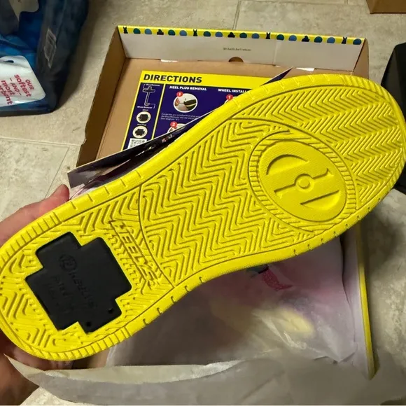HeelysRezerve Low Peeps kids sneakers youth 6 brand new in box