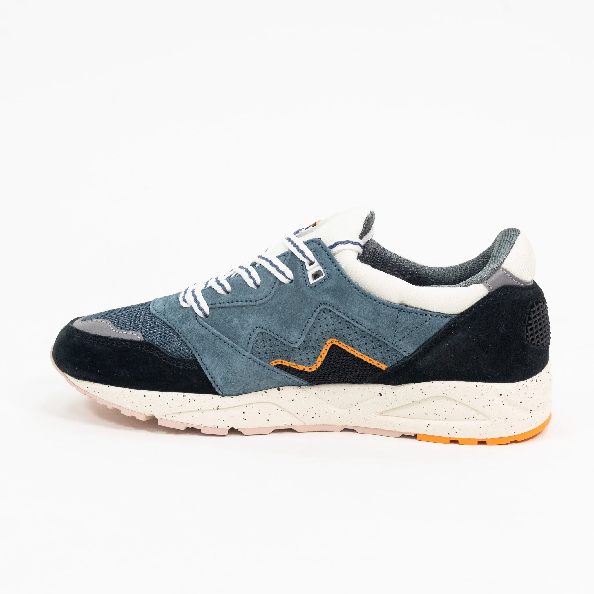 Karhu Aria 95 - Jet Black/Stormy Weather