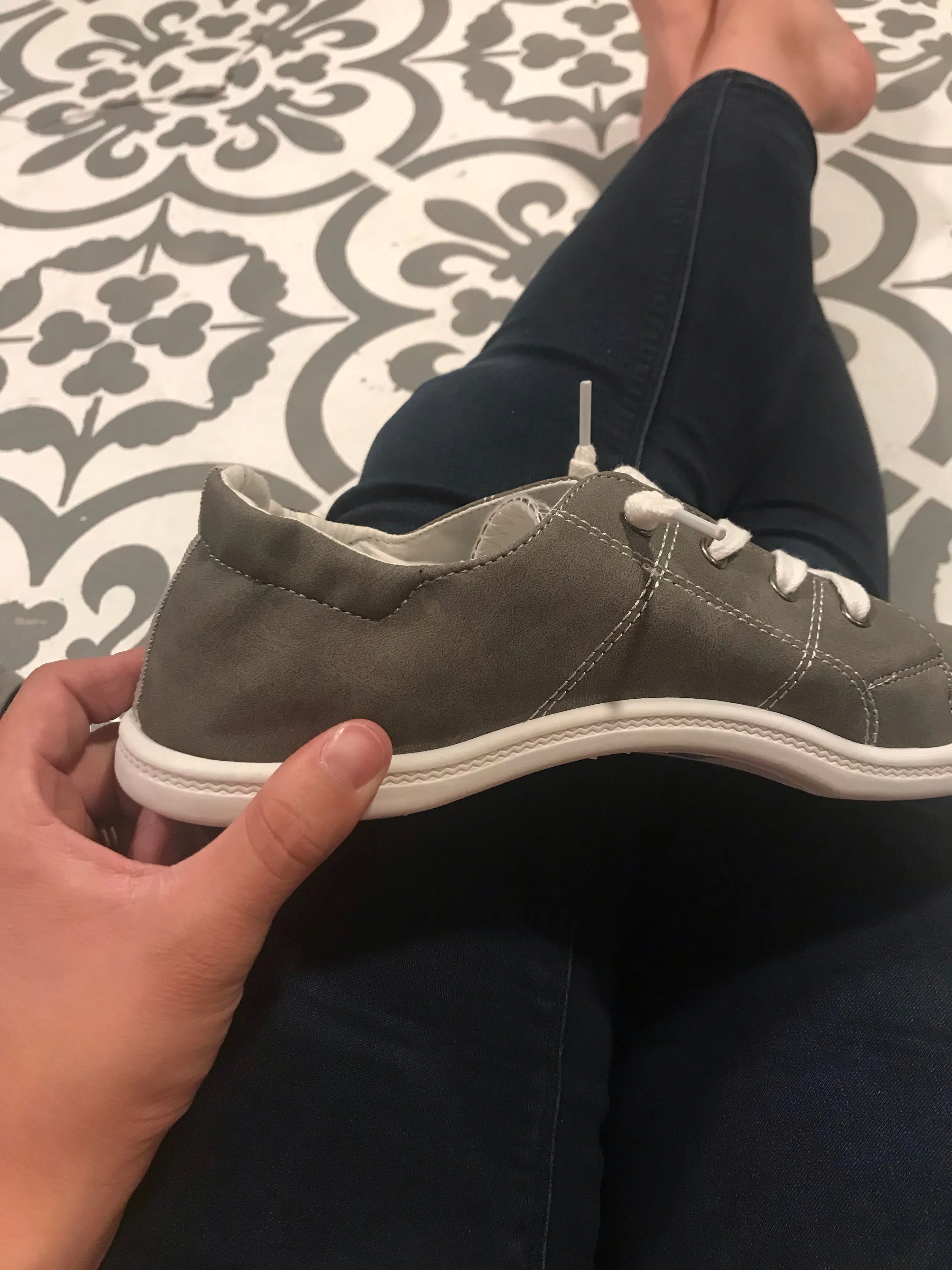 Mata Sneakers (Multiple Colors)