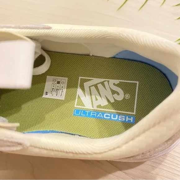 NEW Vans Ultracush Low Top Laced Pastel Sneakers